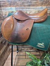 17.5" Antares Close Contact Saddle