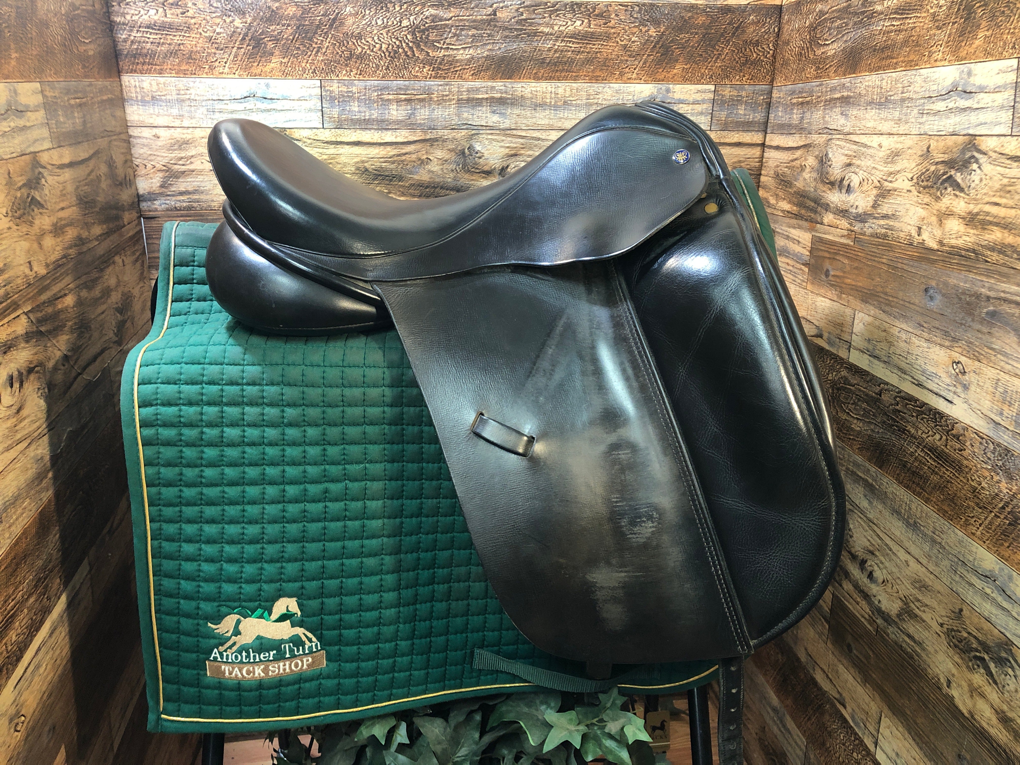 17.5" Detente Dressage Saddle