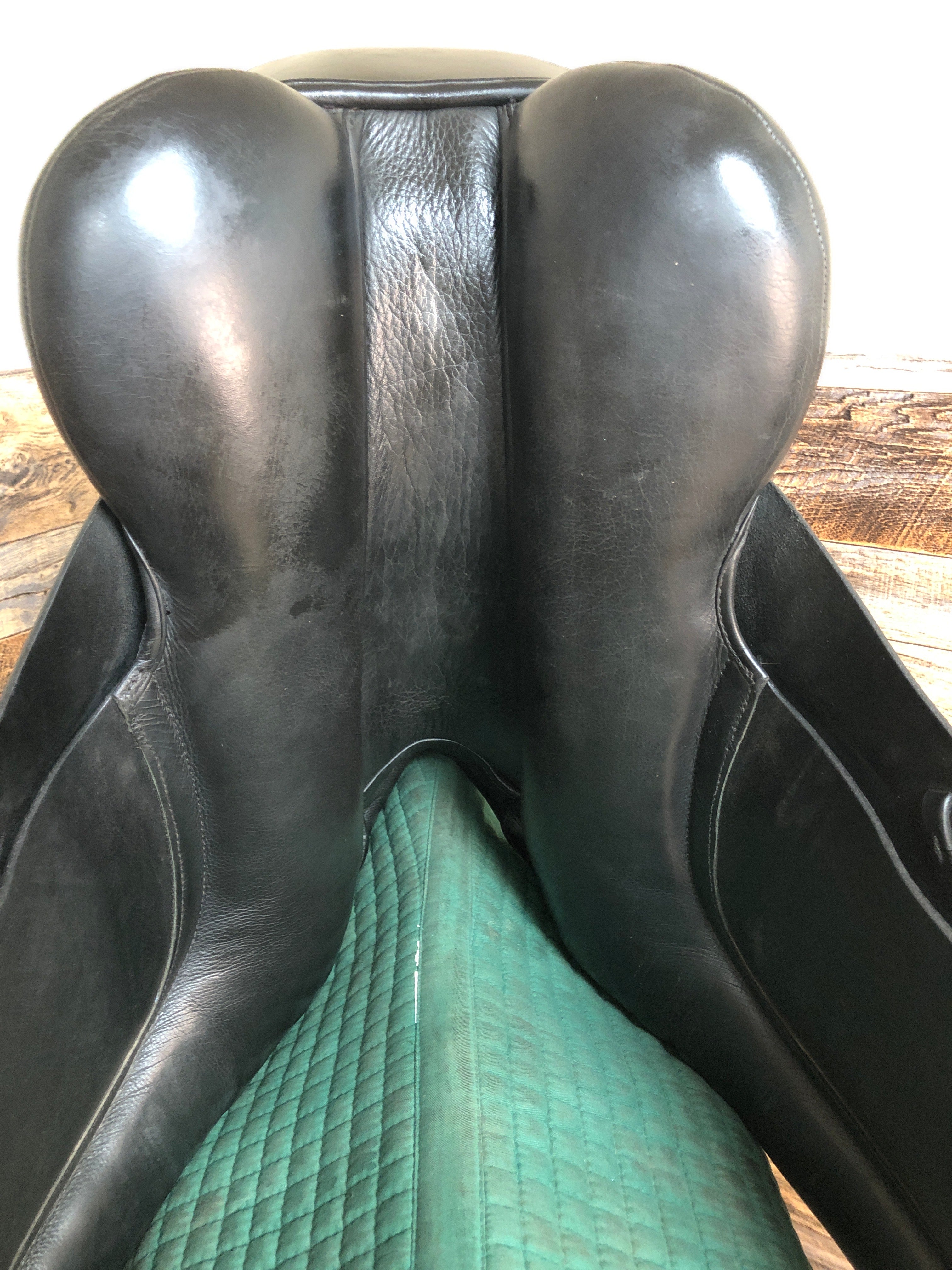 17.5" Kent & Masters Dressage Saddle