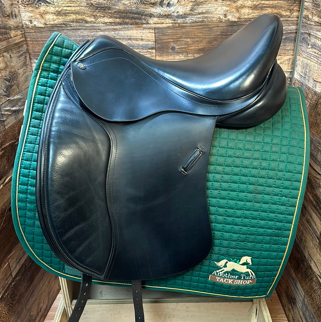 17.5" Detente Dressage Saddle