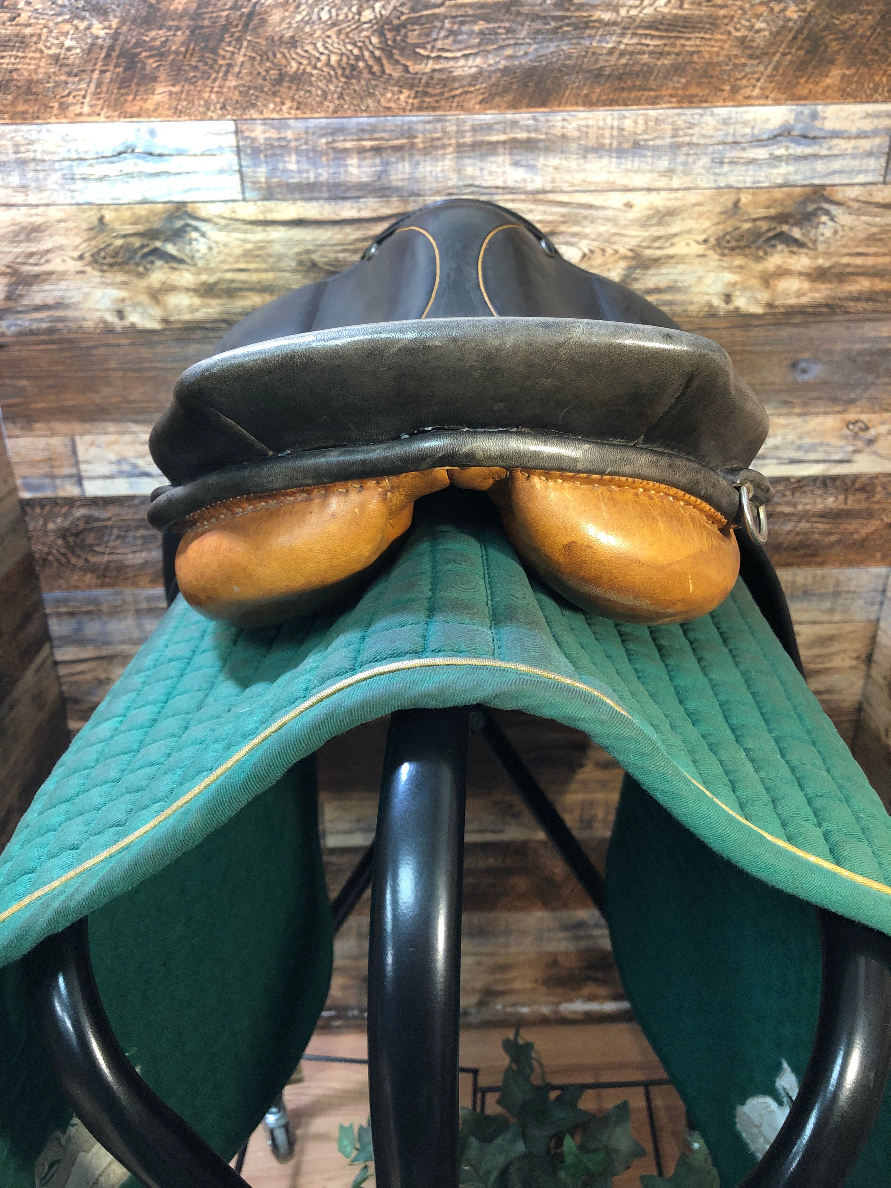 18" Stubben Romanus II Jump Saddle