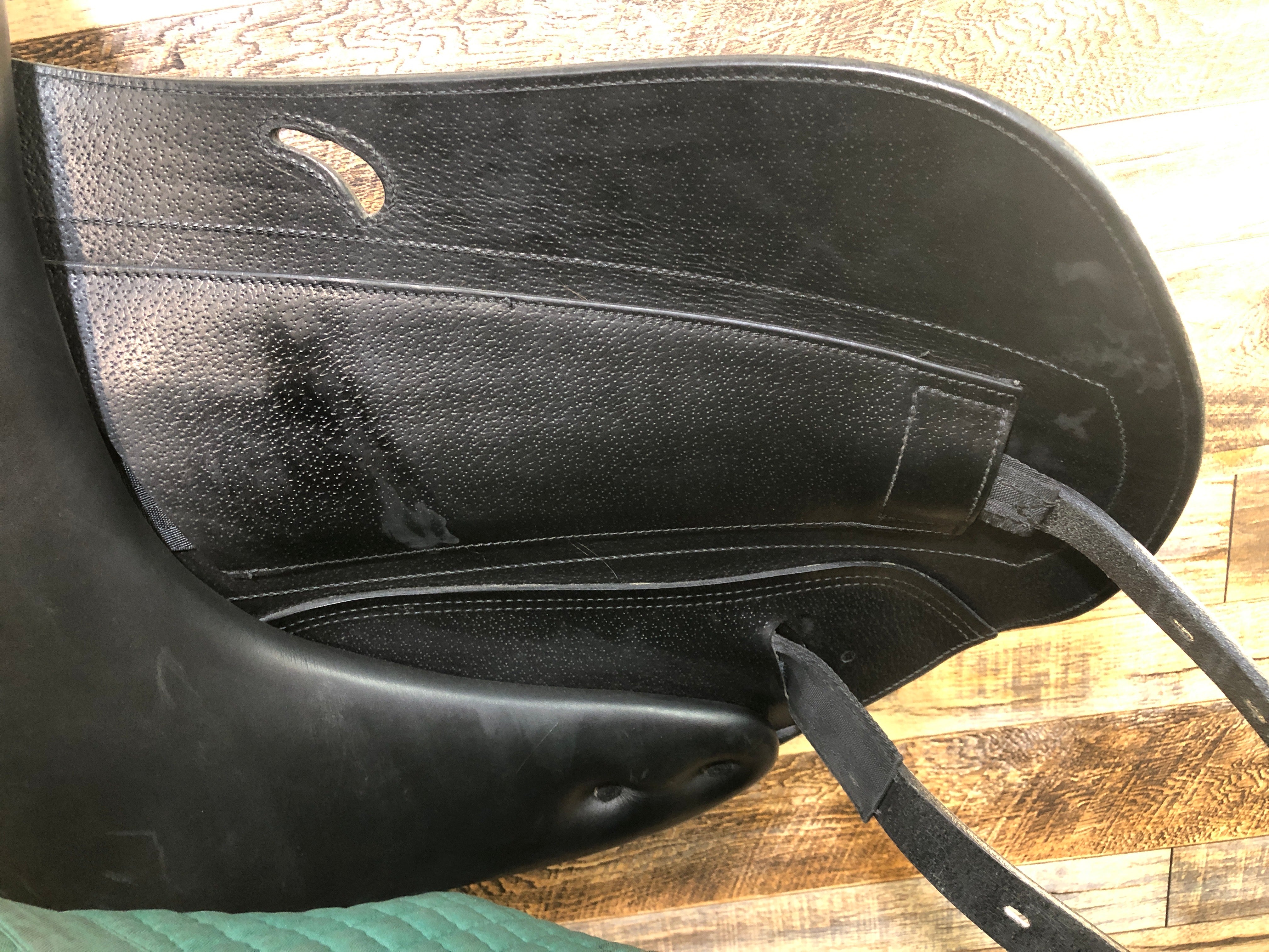 17.5" Equipe Dressage - Foam w/ cover