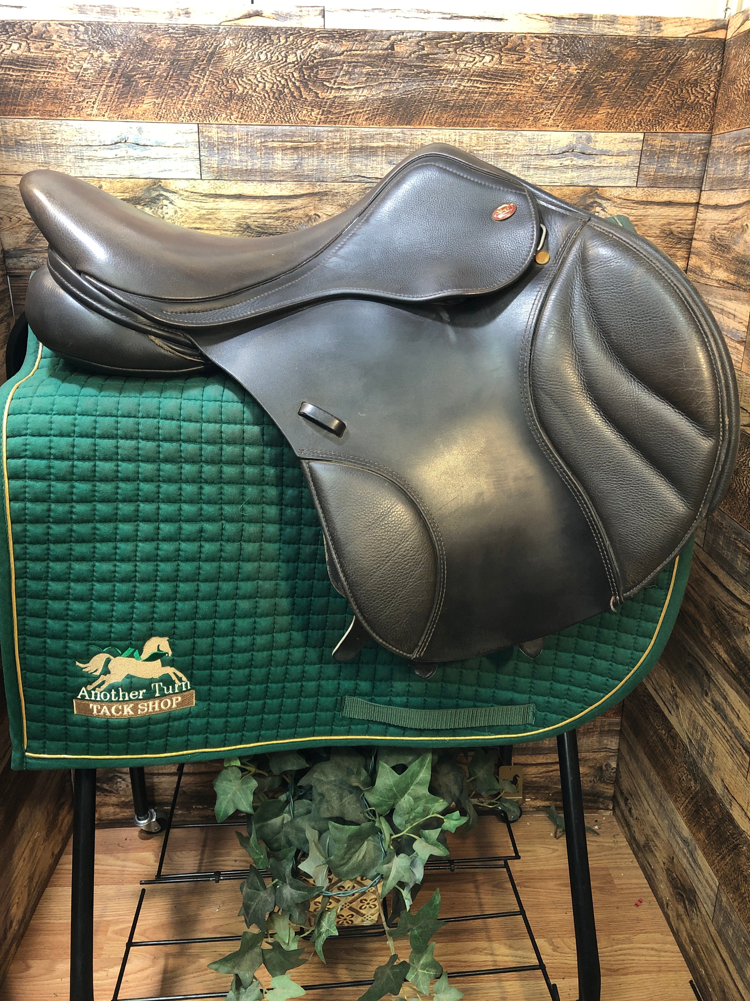 17.5" Kent & Masters MJJ Jump Saddle