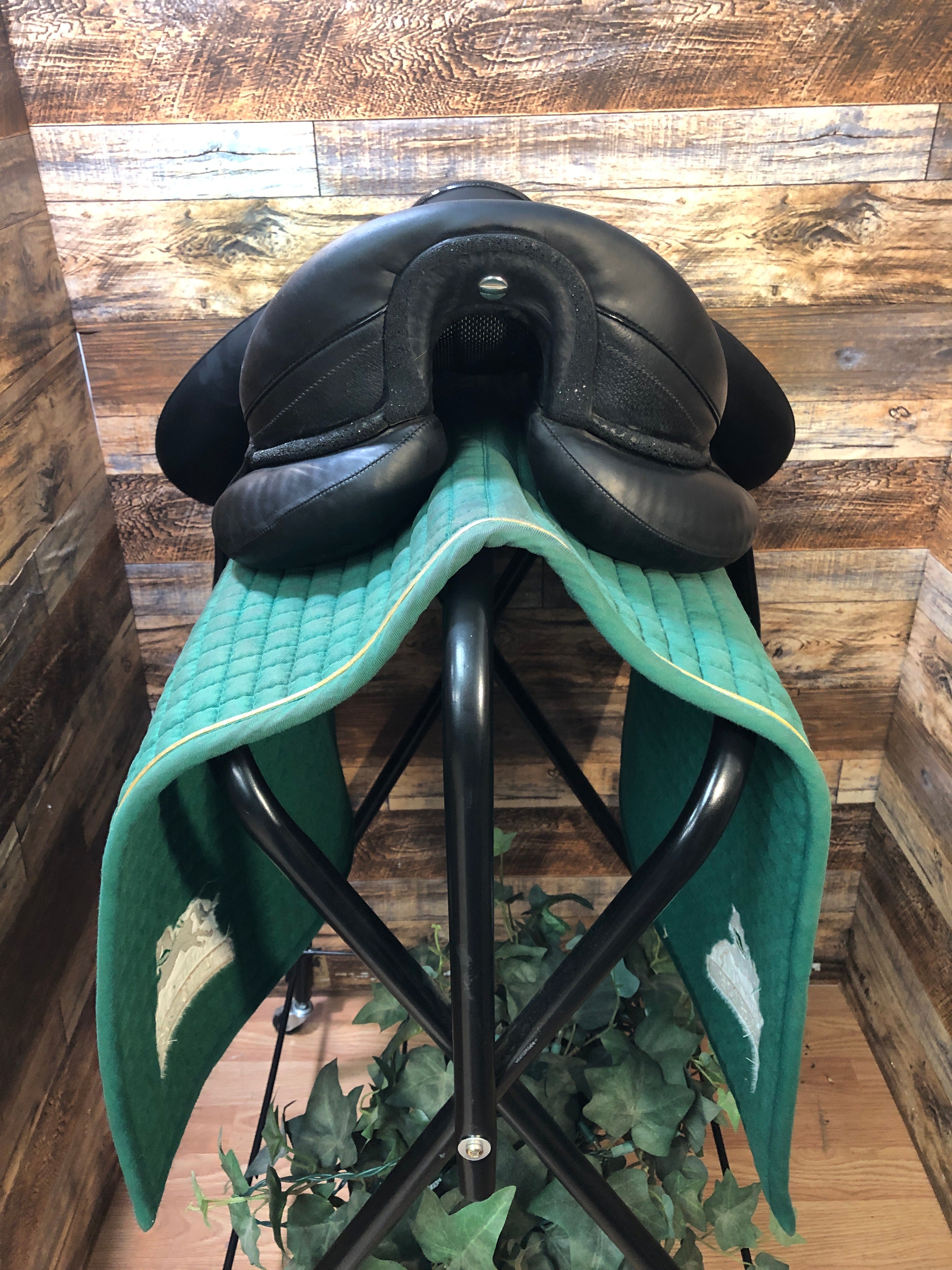 17" Devoucoux Makila Harmonie Dressage saddle