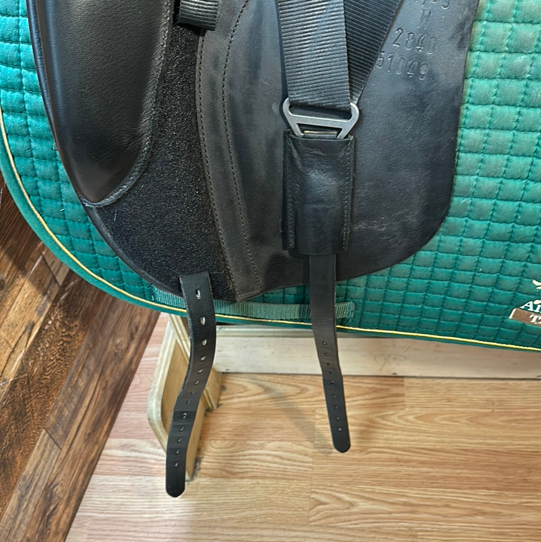 17.5" Detente Dressage Saddle