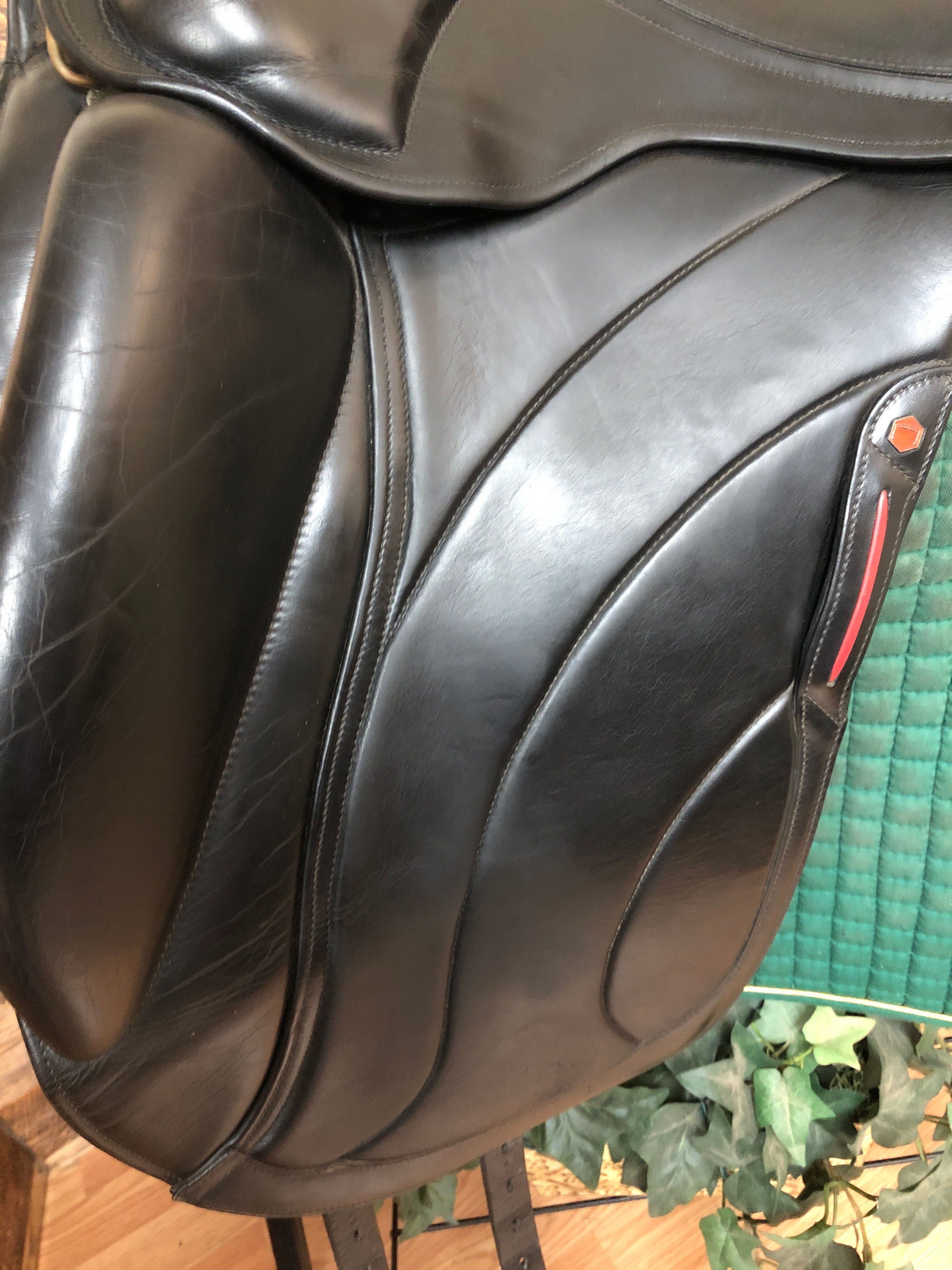 18" Albion Revelation Dressage Saddle