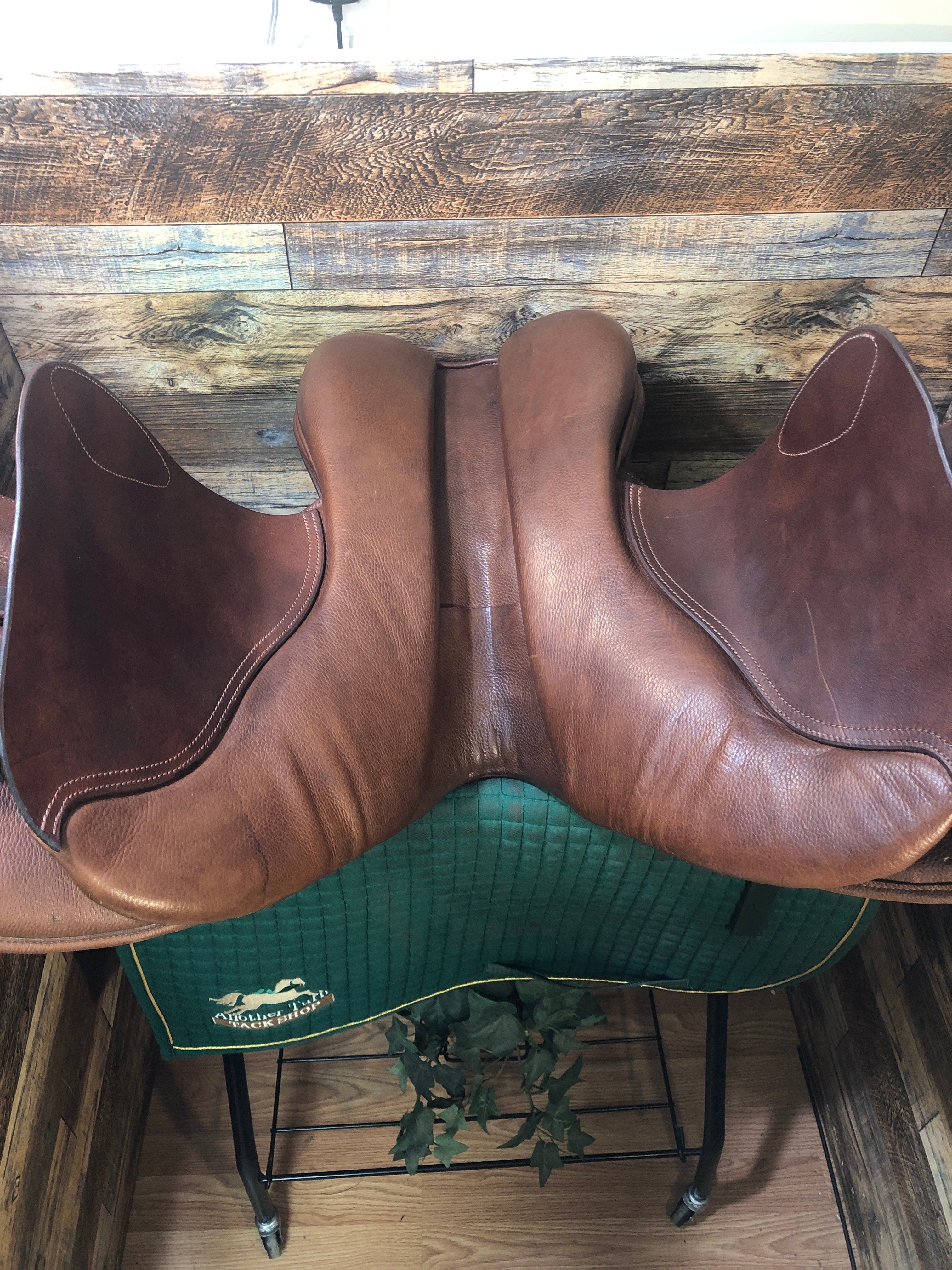 17" Ovation Close Contact Saddle