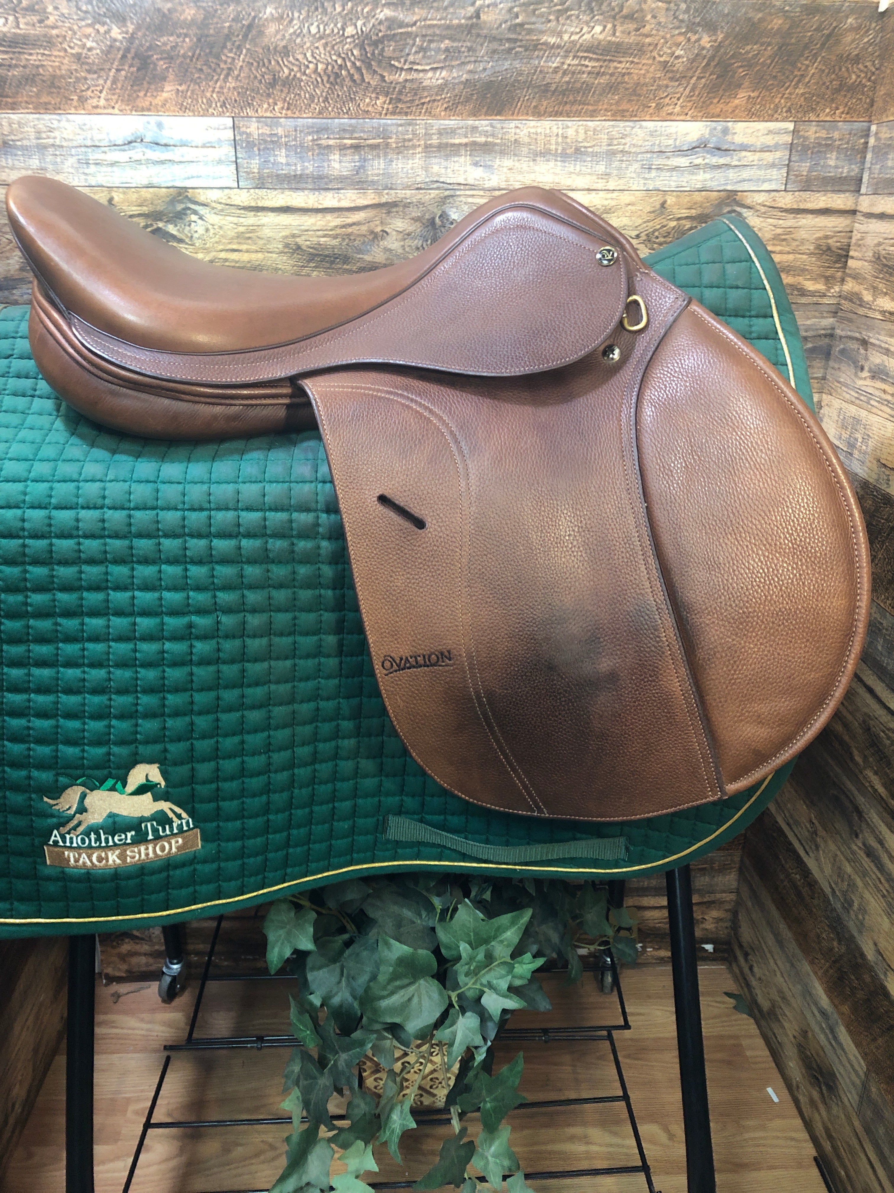 17" Ovation Close Contact Saddle