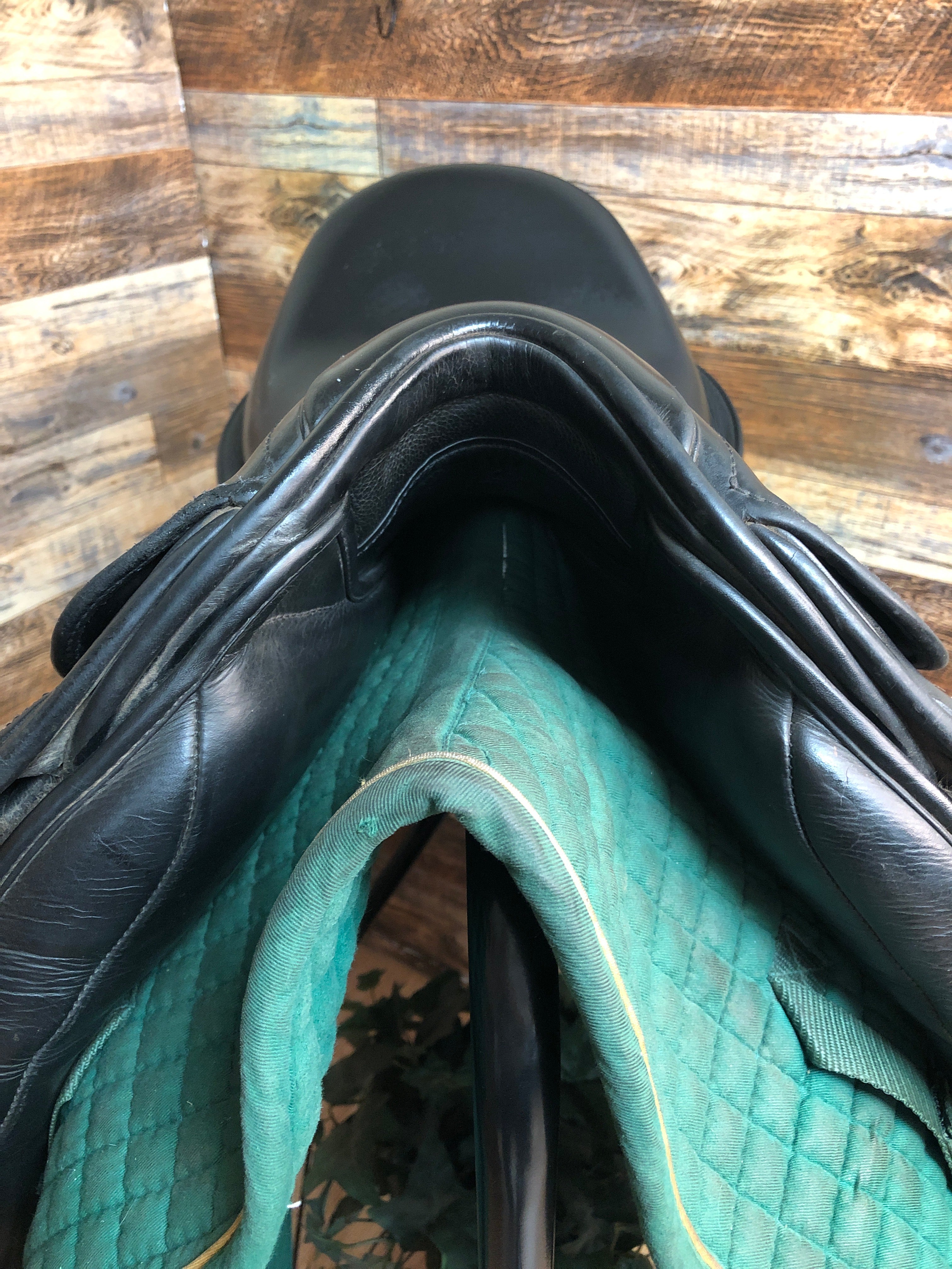17.5" Kent & Masters Dressage Saddle