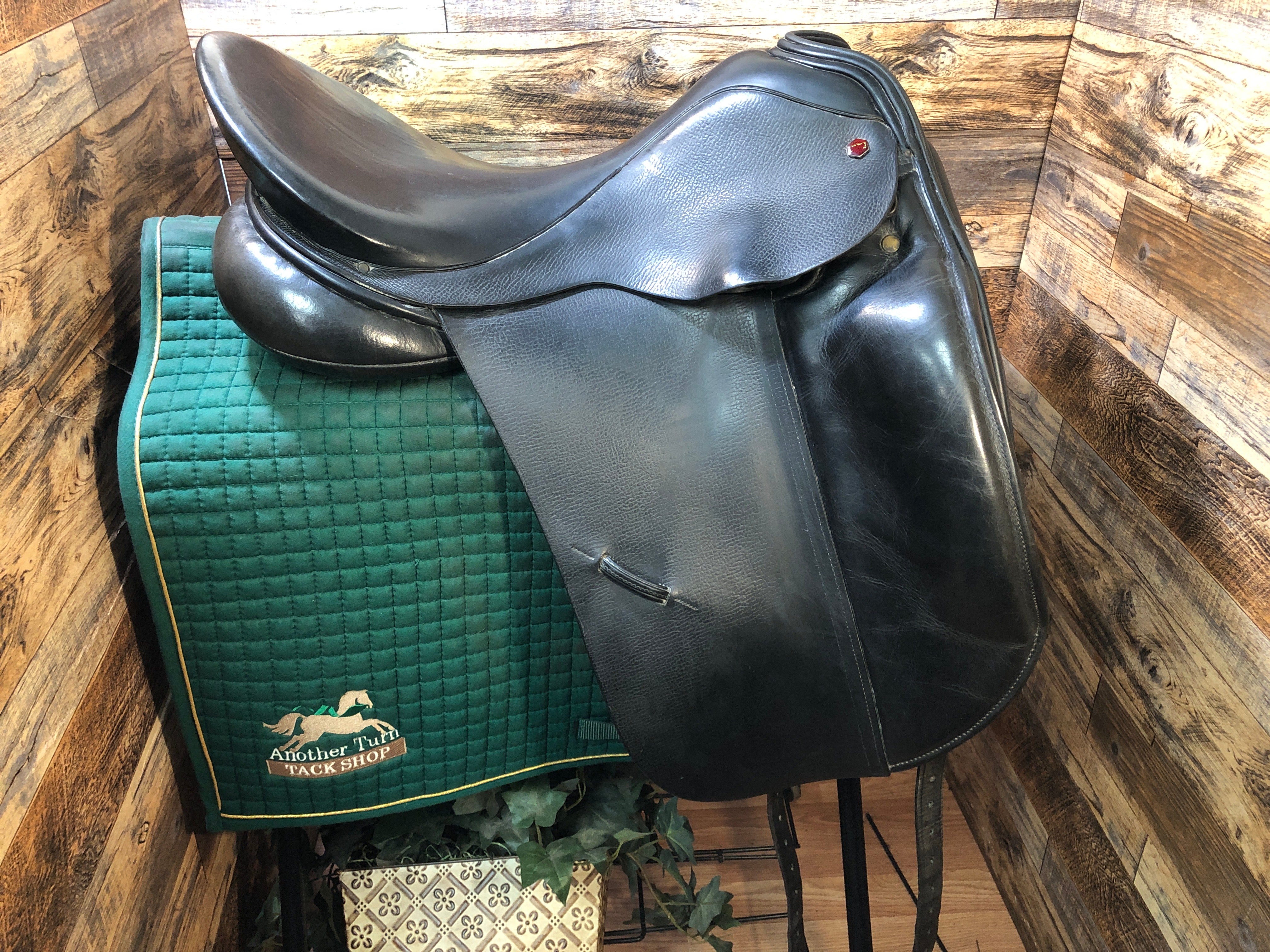 18" Albion SLK Dressage Saddle 5" tree/17" flap/12.5 flap w