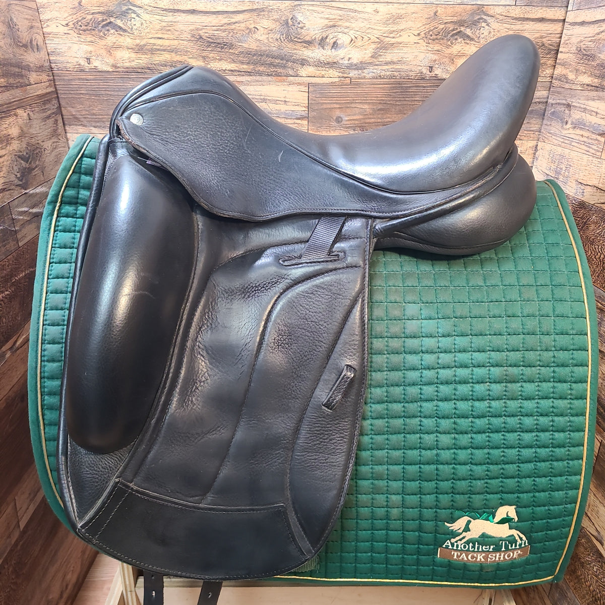 17.5" Custom Icon Star Monoflap Dressage