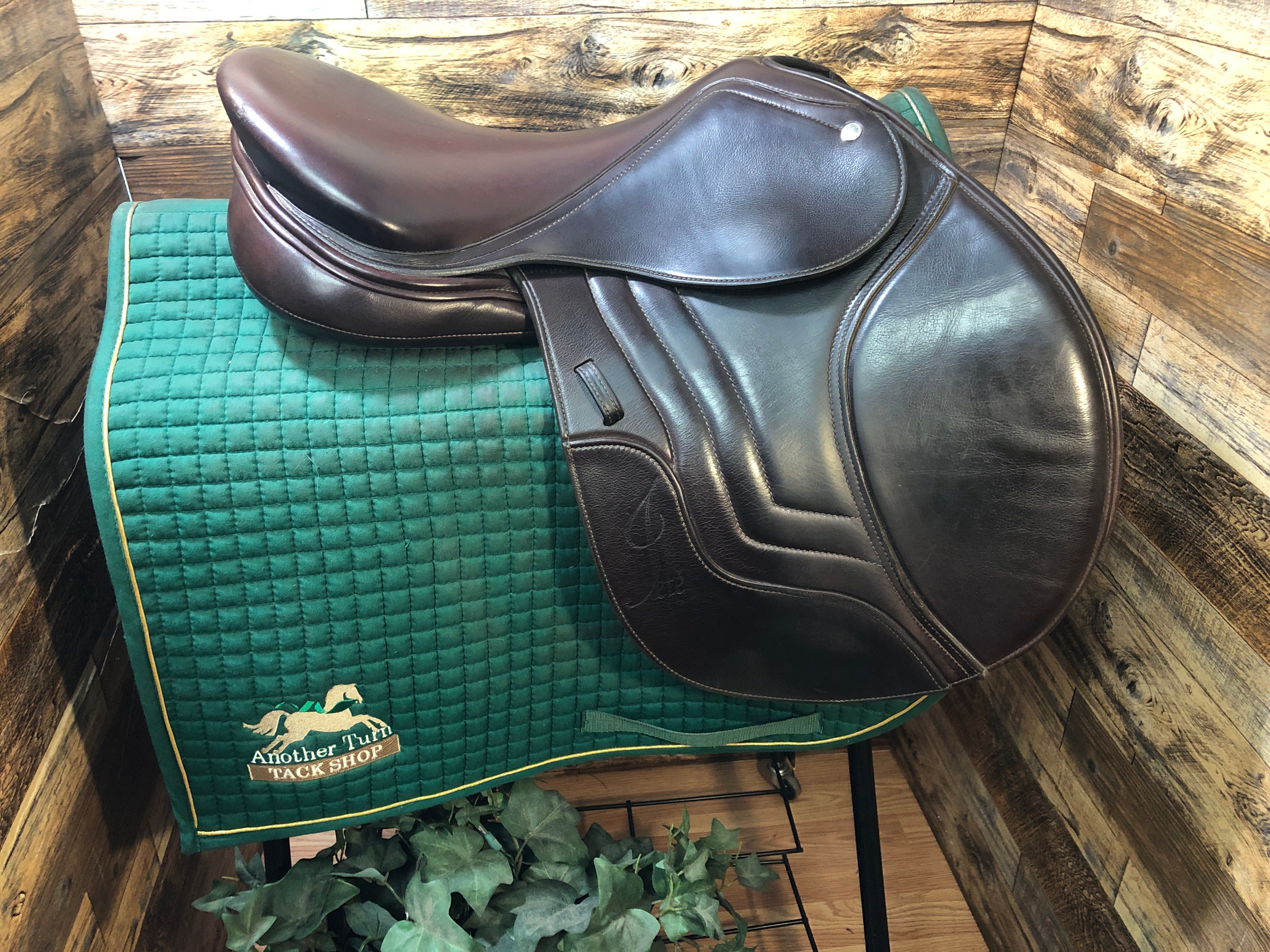 17" Schleese Jete Jump Saddle