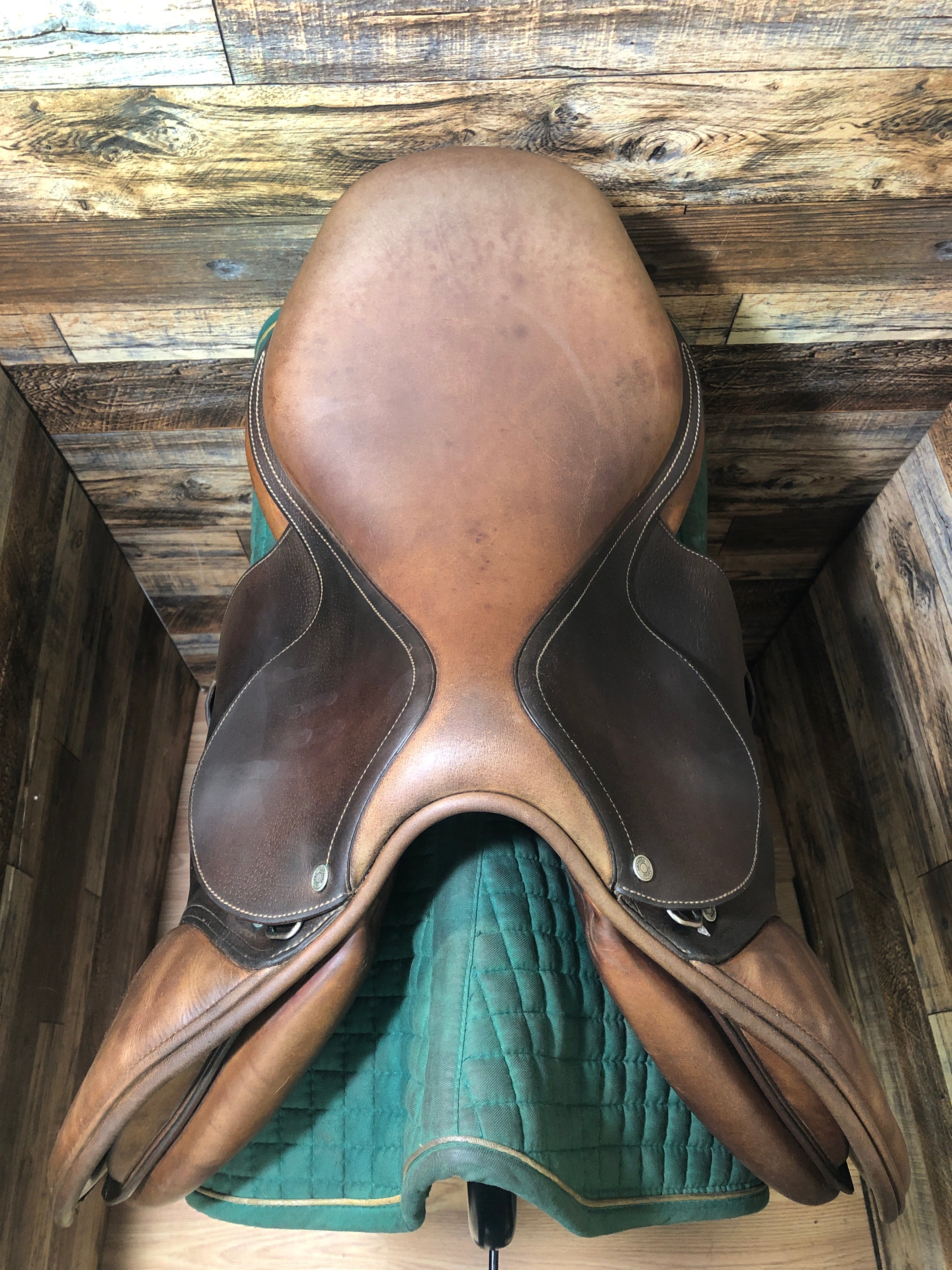 17.5" Antares Close Contact Saddle