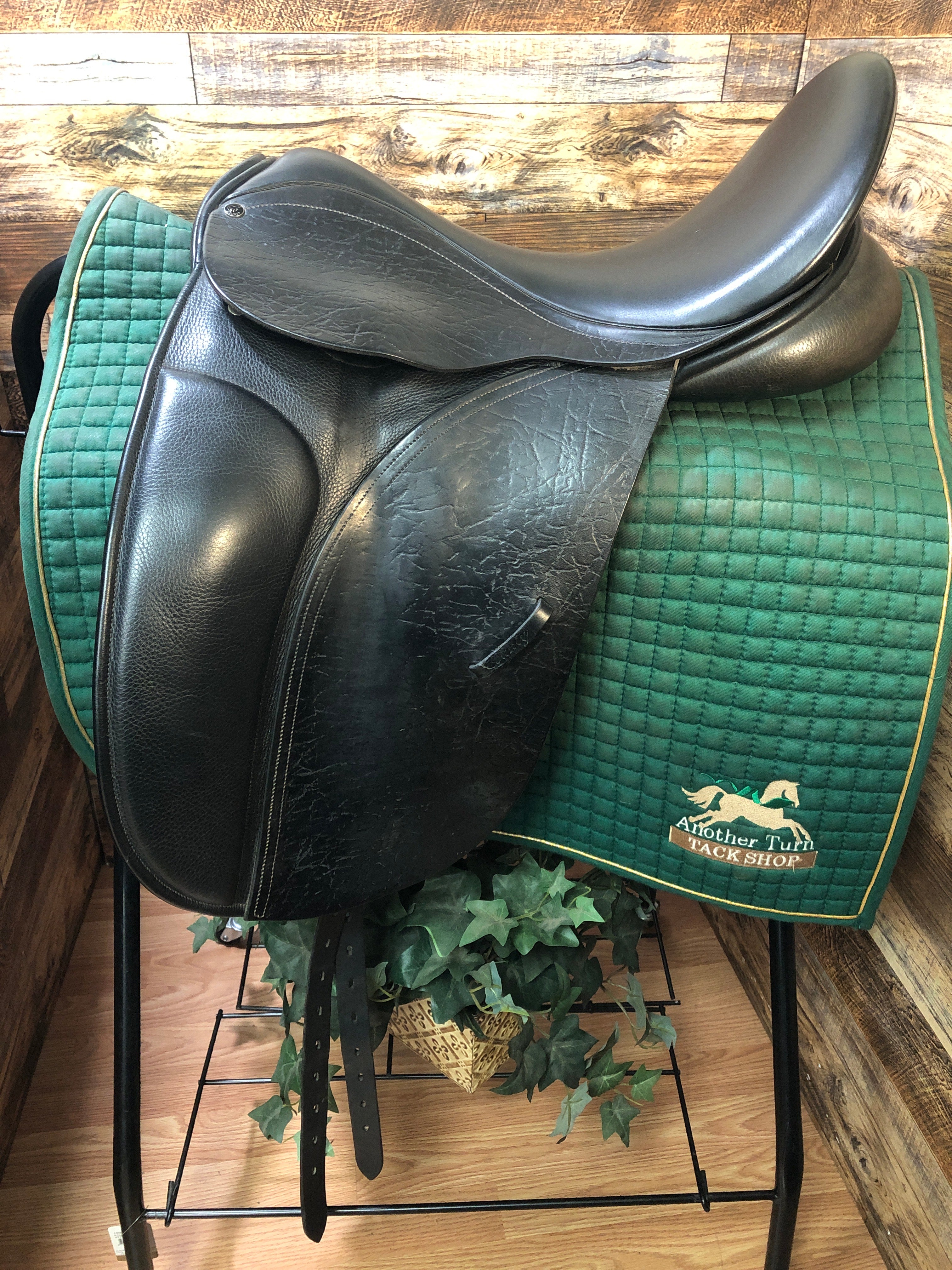 17.5" County Connection Dressage Saddle
