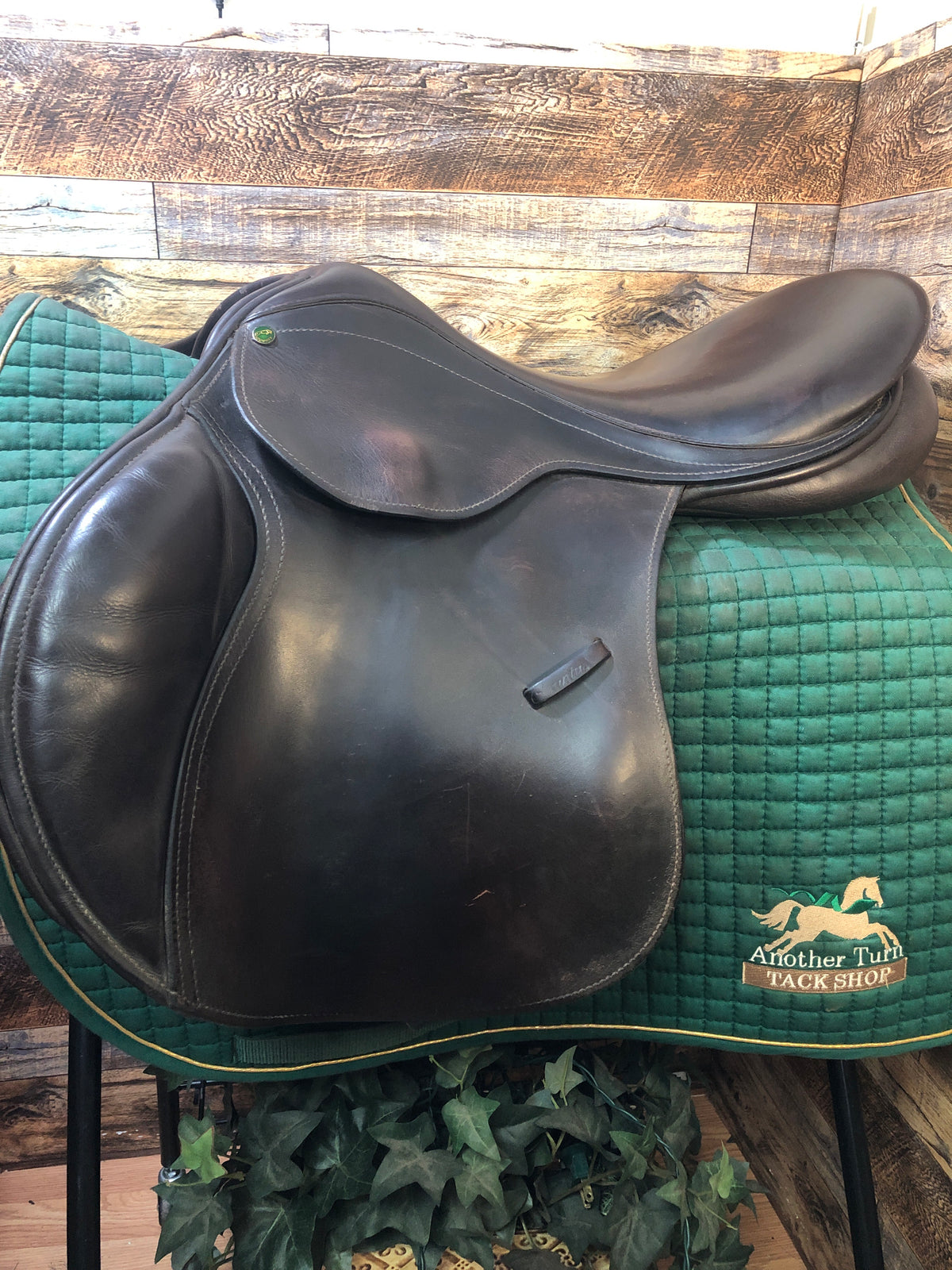 18" County Conquest Jump Saddle