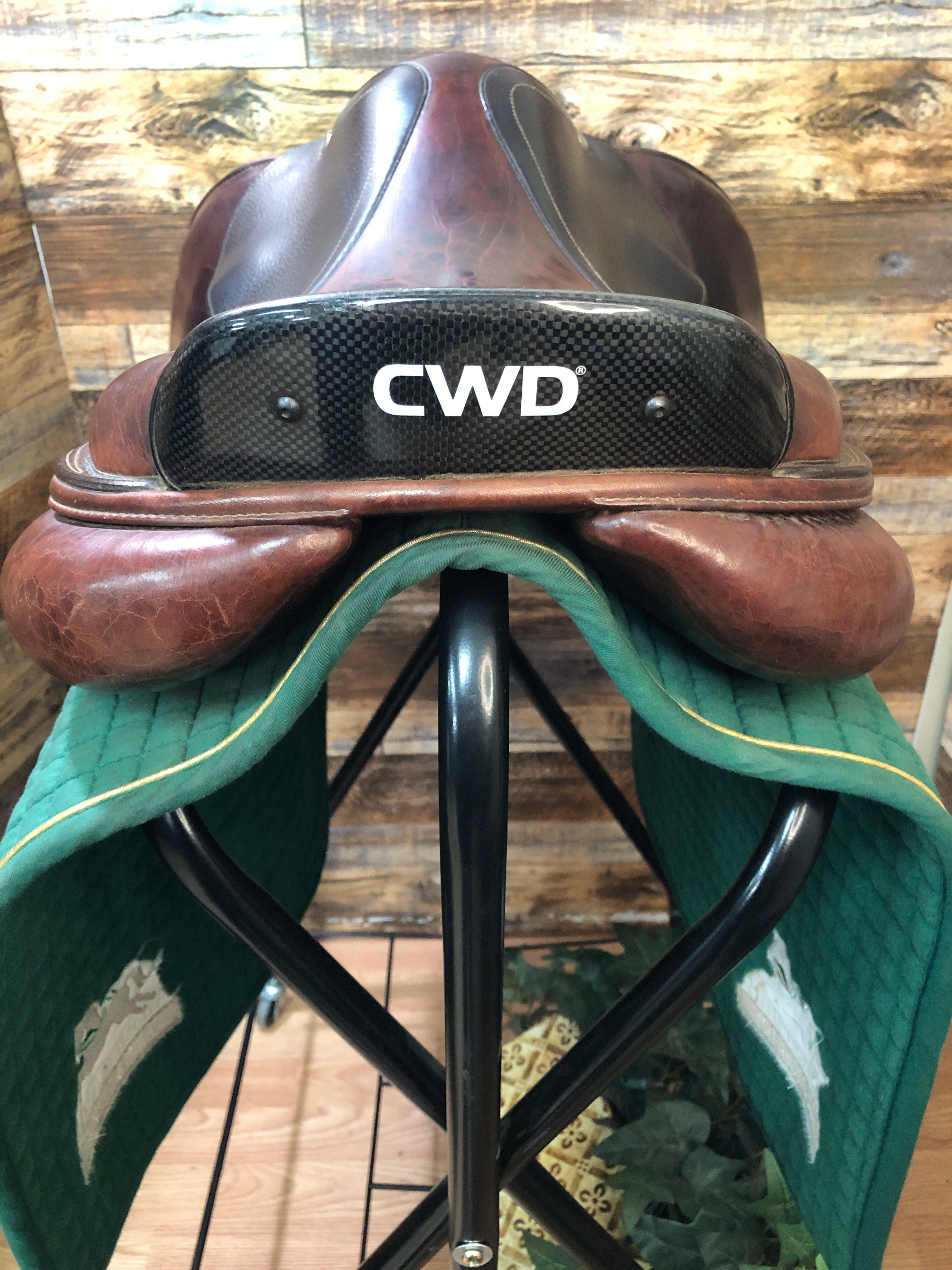 17.5" CWD 2Gs Close Contact Saddle