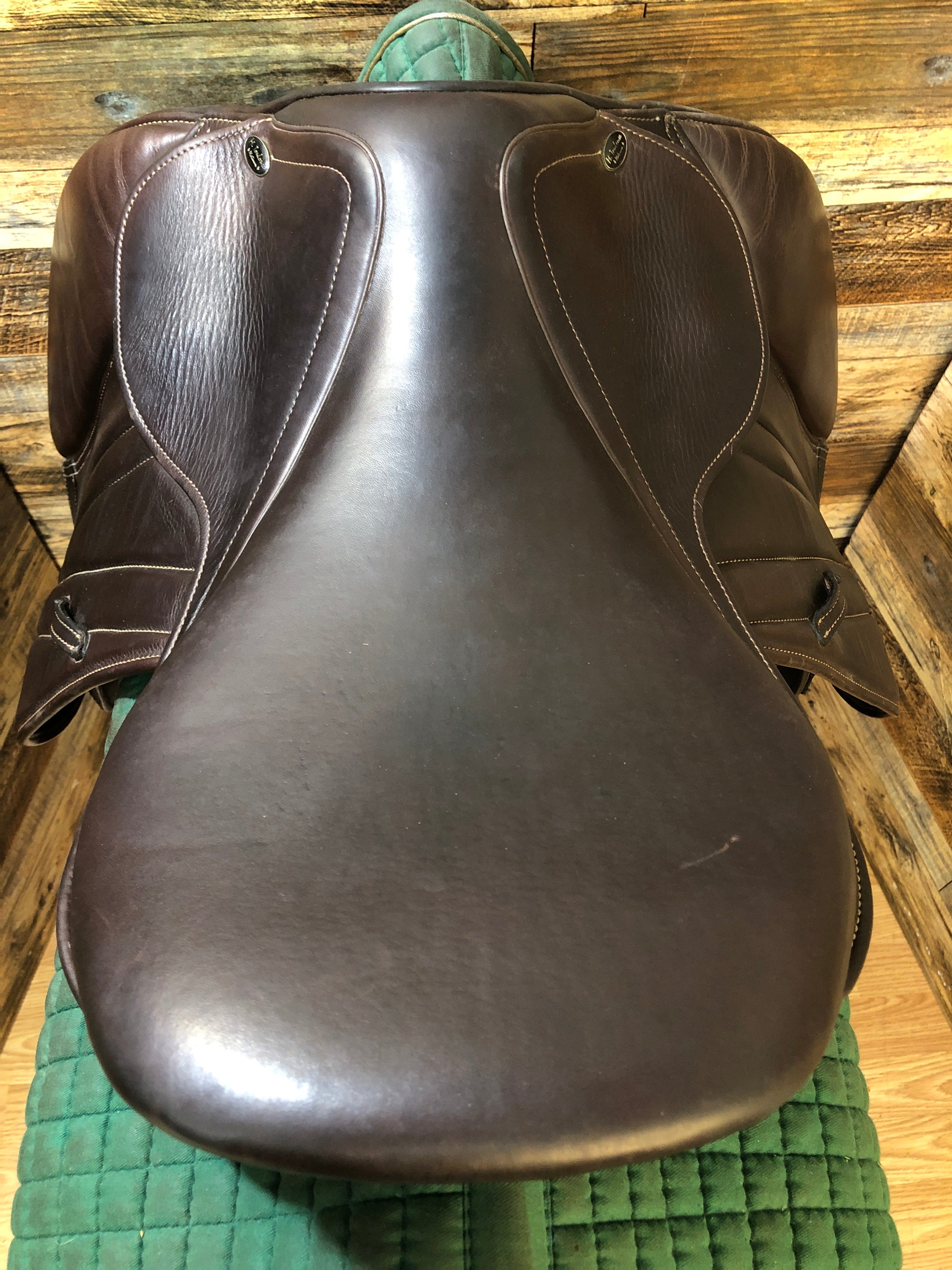 17.5" M Toulouse Brittany Platinum Genesis Saddle