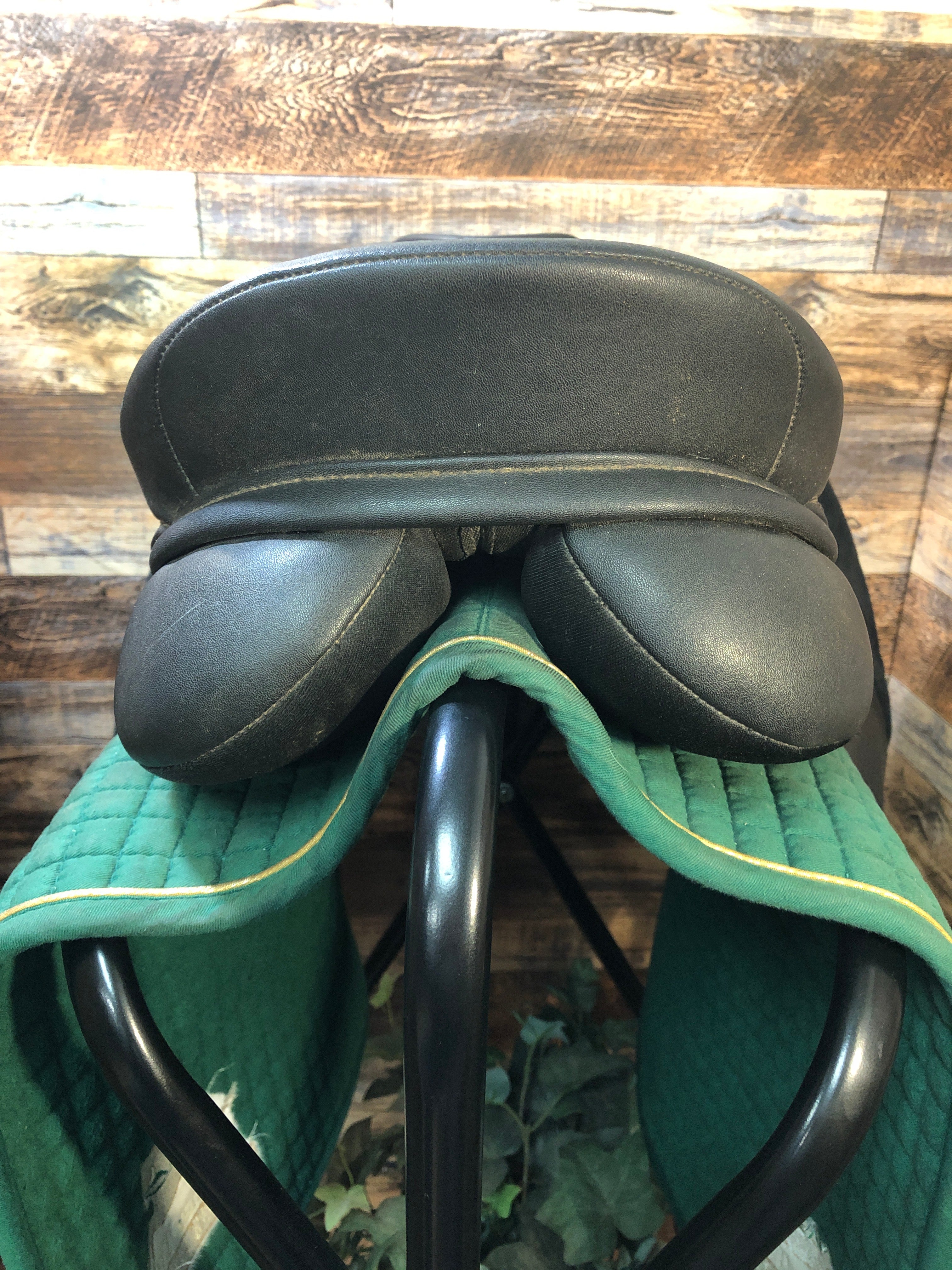18" Thorowgood Synthetic Dressage Saddle