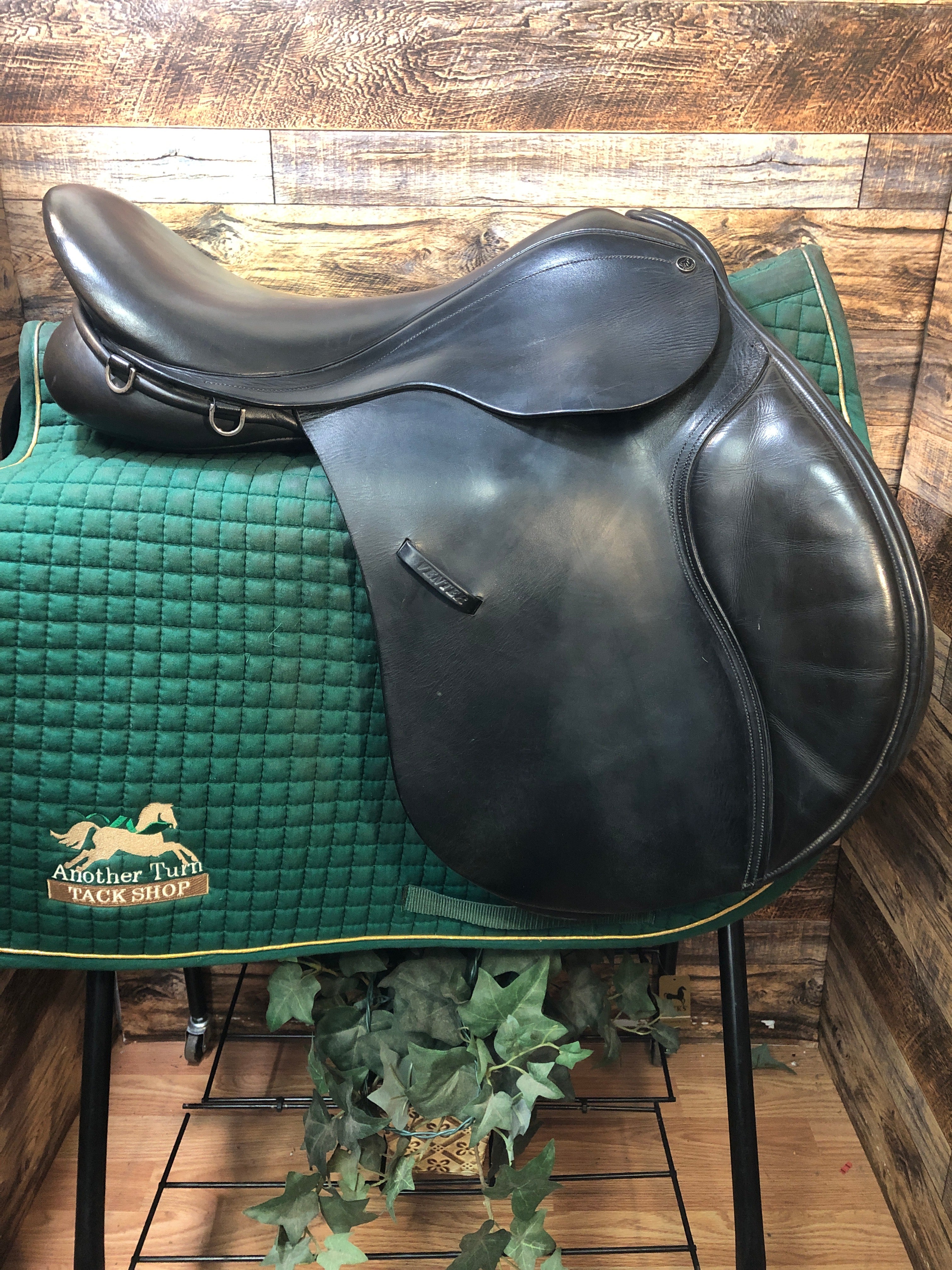 17.5" County Eventer Jump Saddle