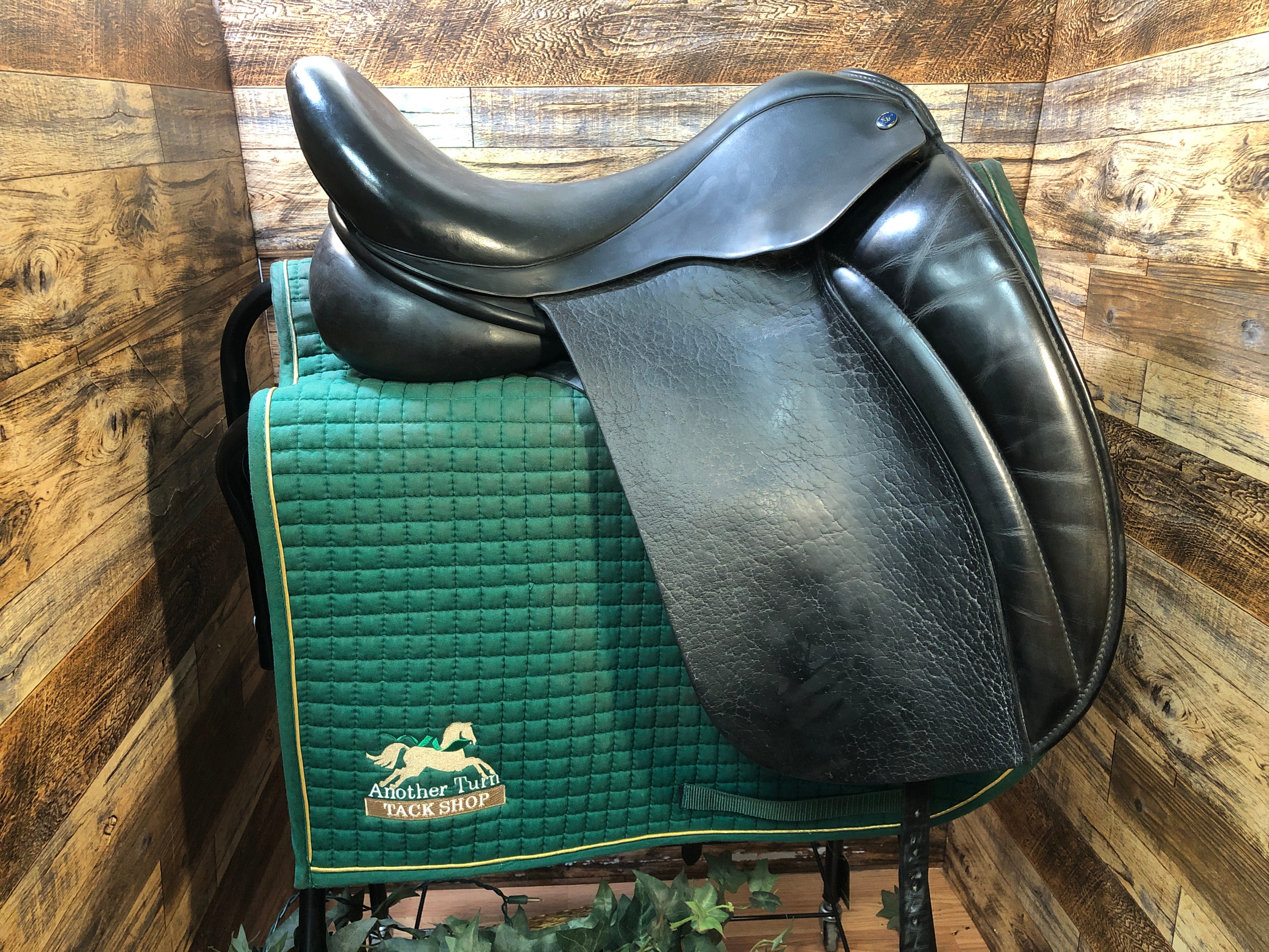 18" Hulsebos Dressage Saddle