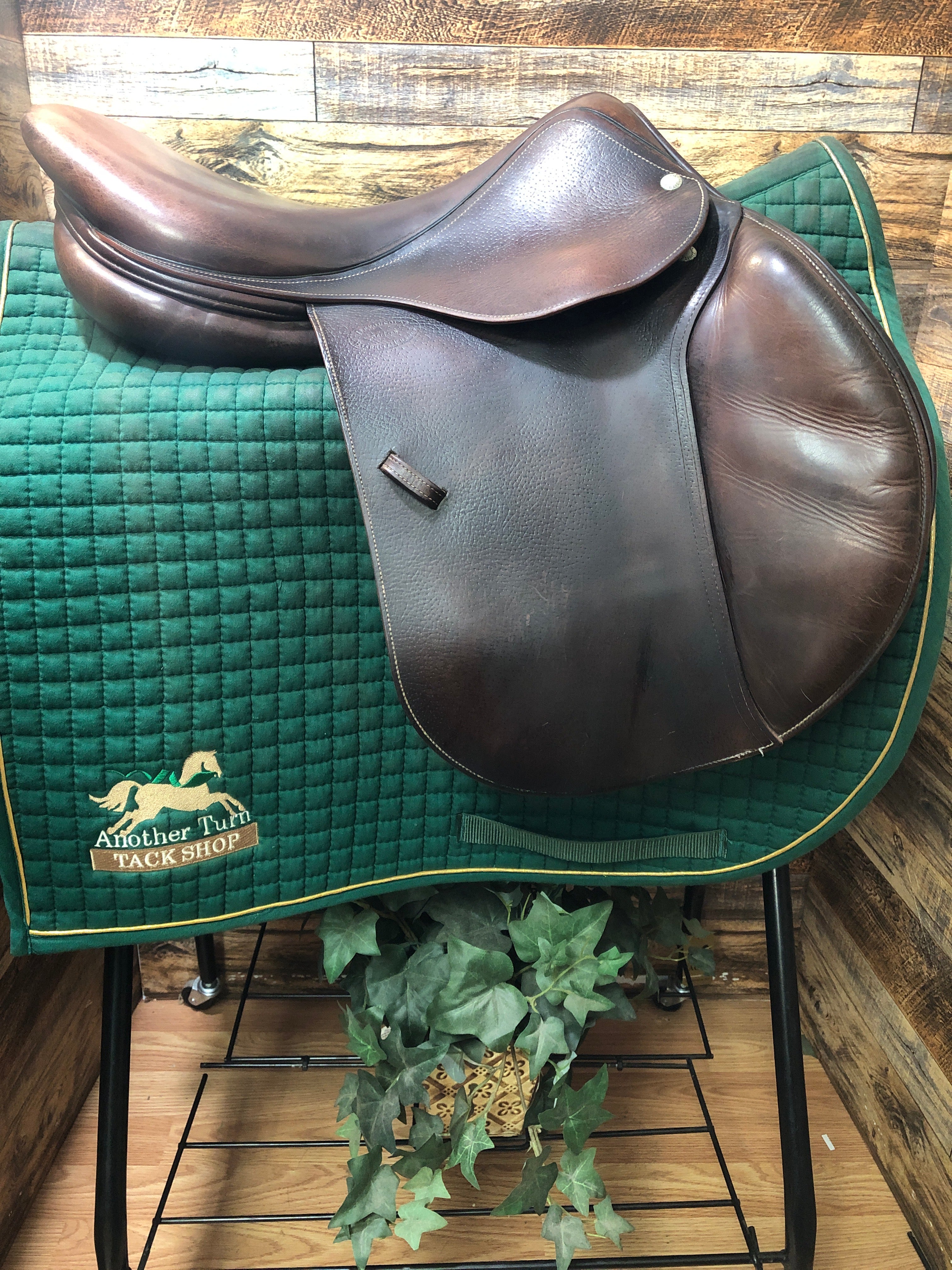17" Devoucoux Close Contact Saddle (2007)