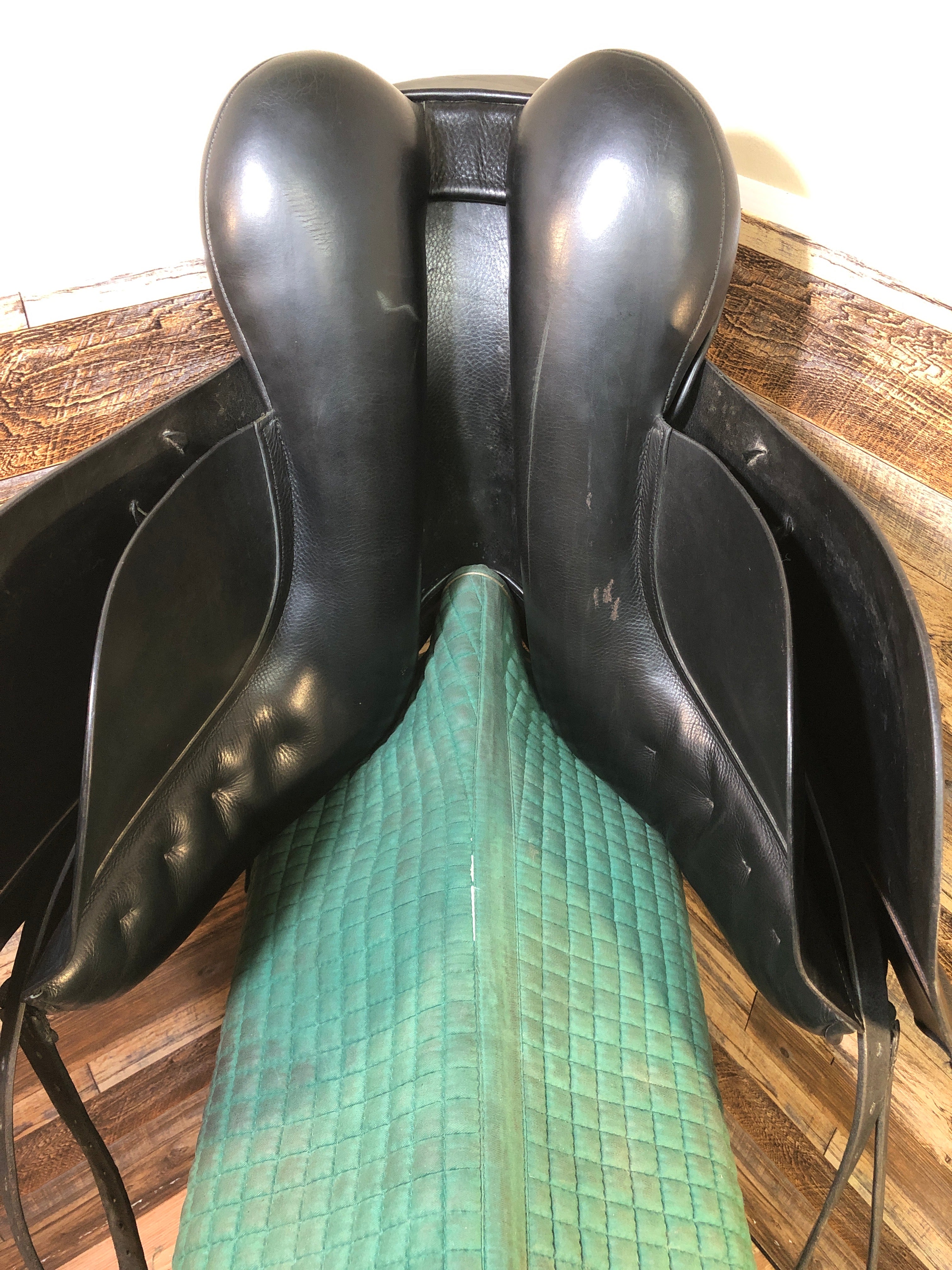 17.5" Frank Baines Omni Dressage Saddle