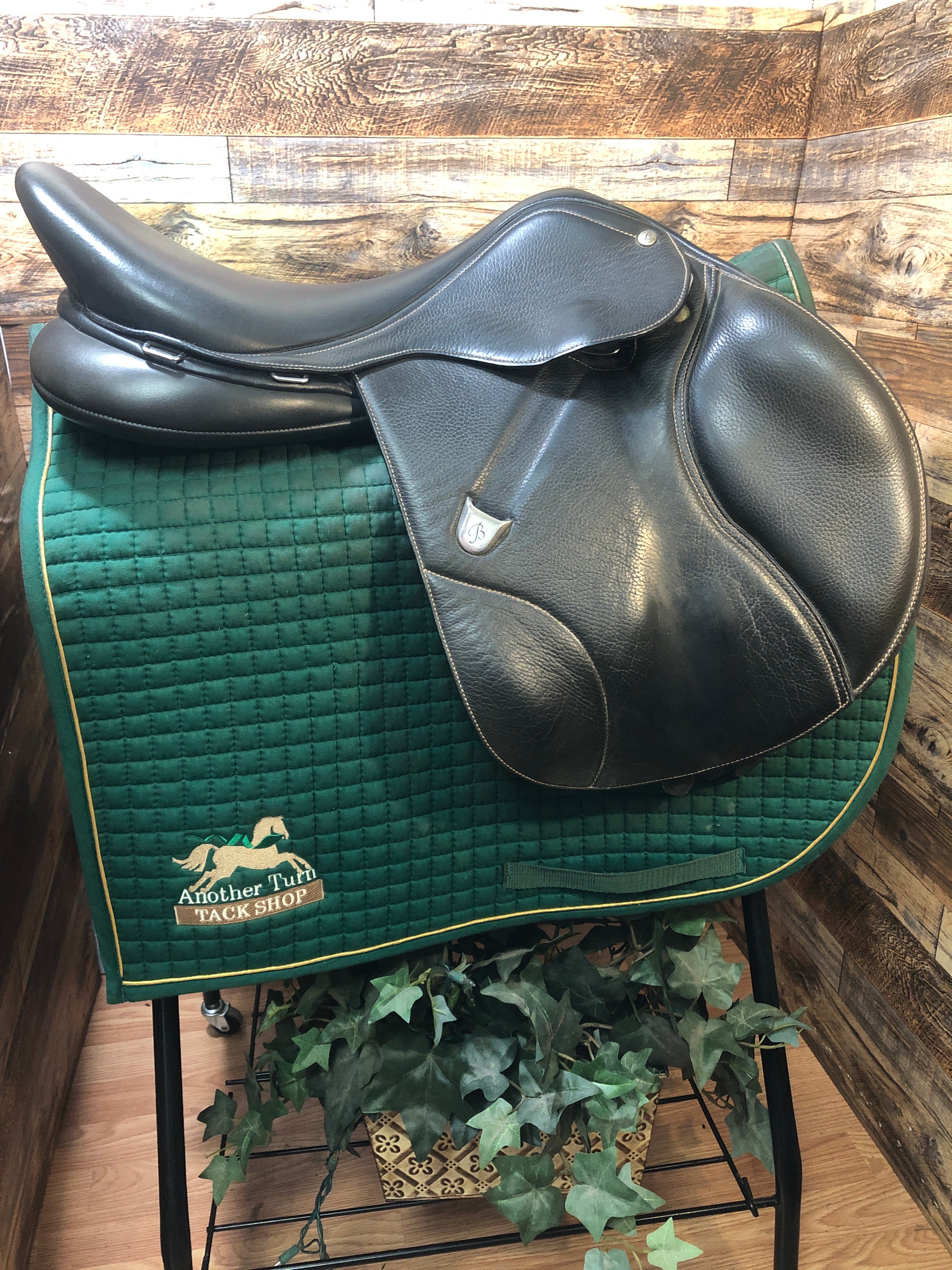 17.5" Bates Elevation Jump Saddle