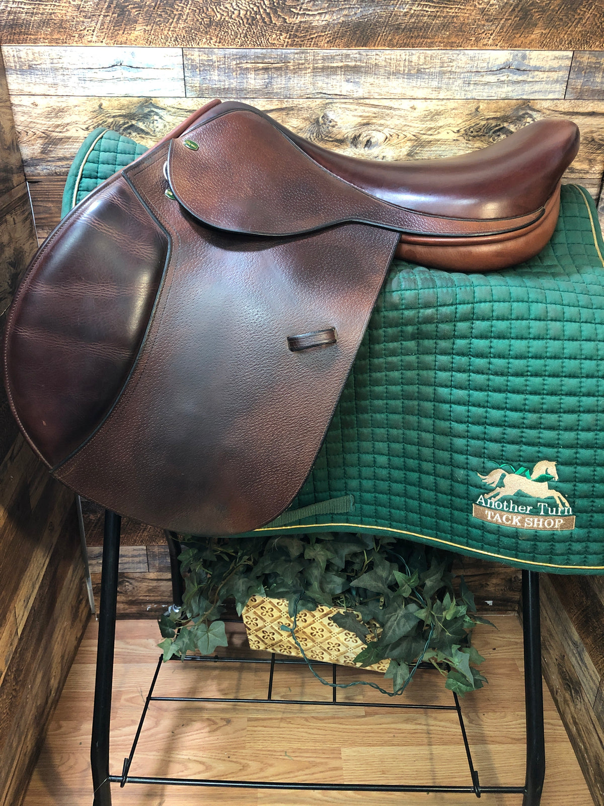 17" Beval "Natural" Close Contact Saddle