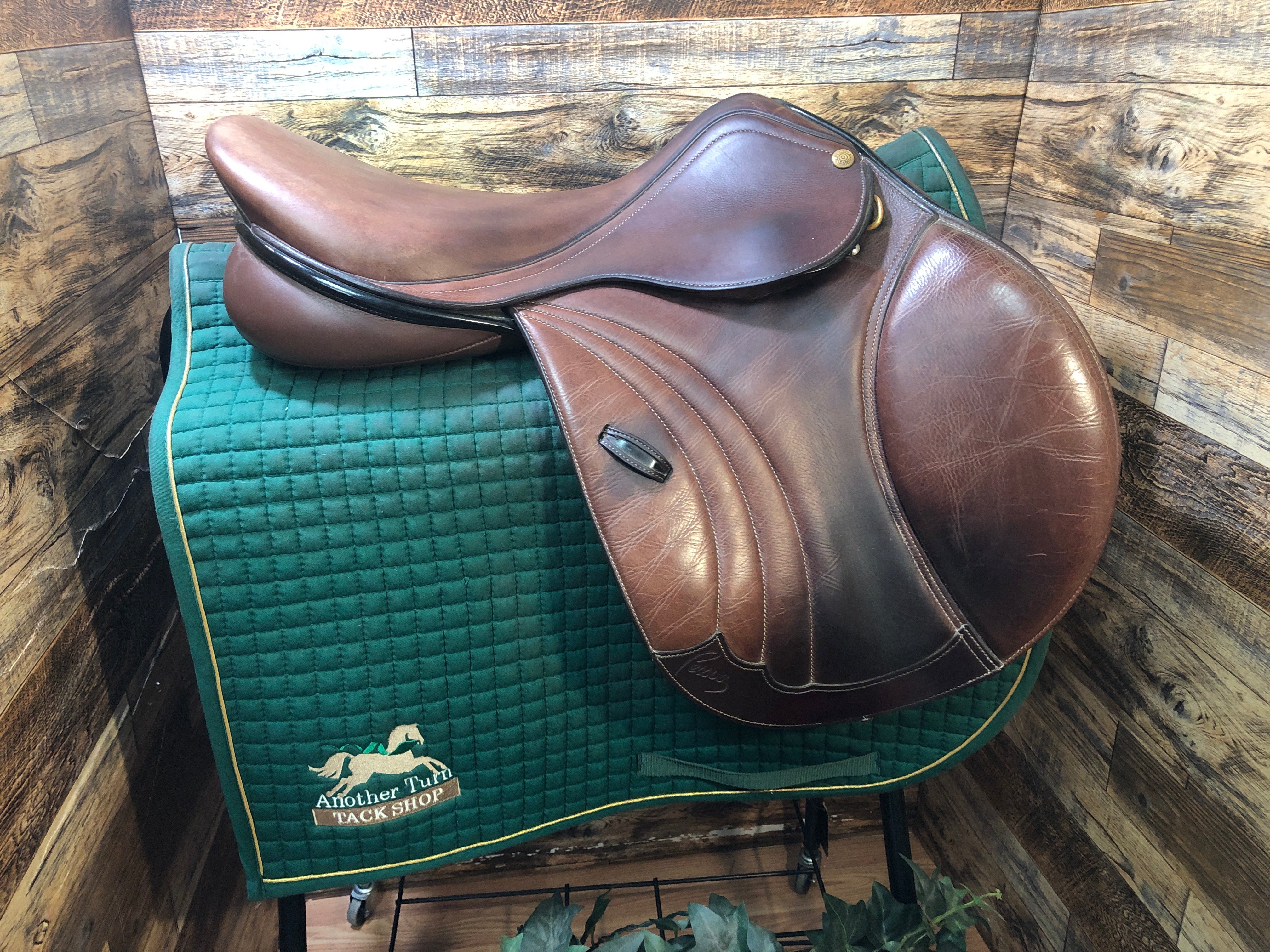 17.5" Pessoa Jump Saddle