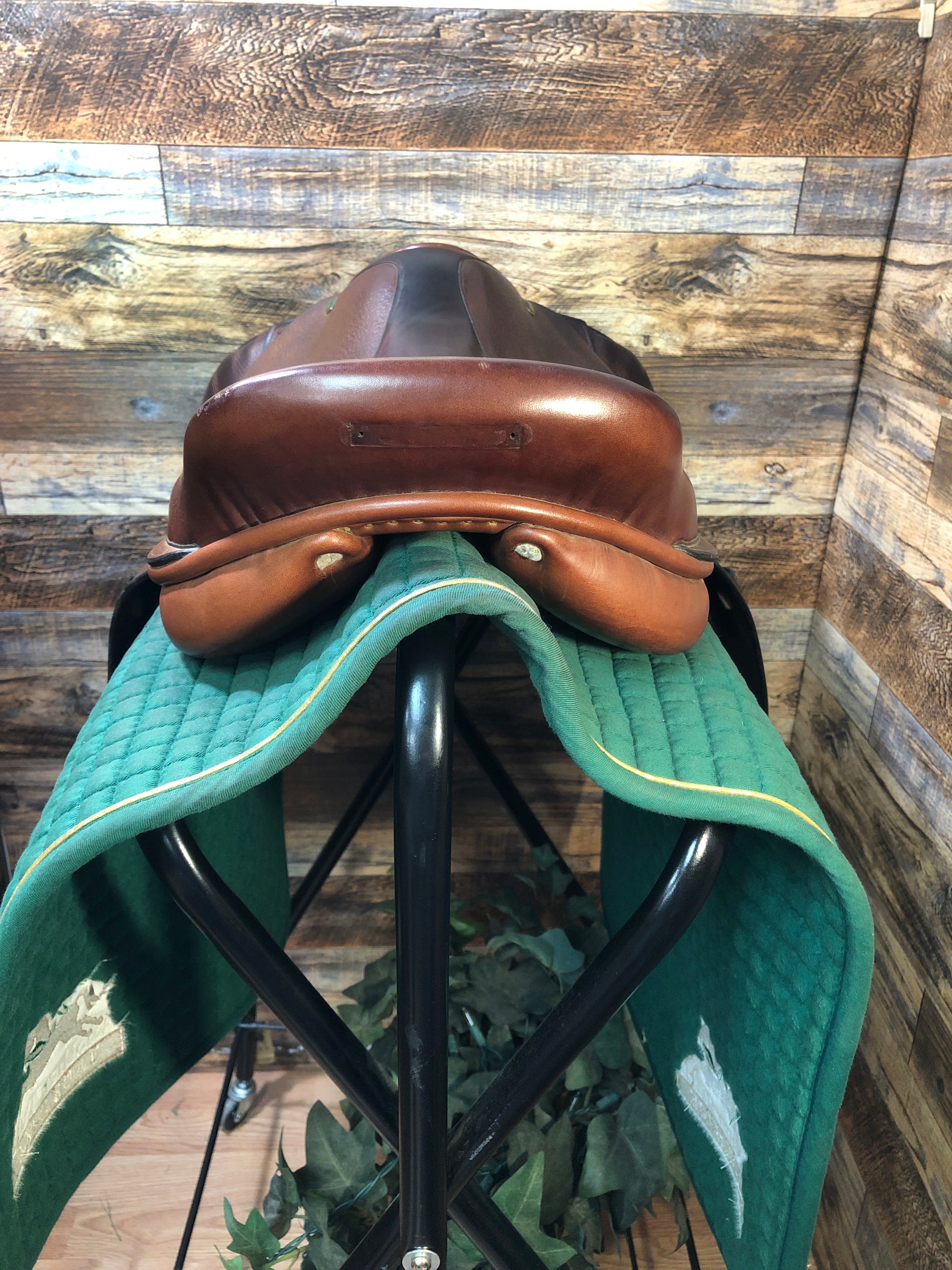 17" Beval "Natural" Close Contact Saddle