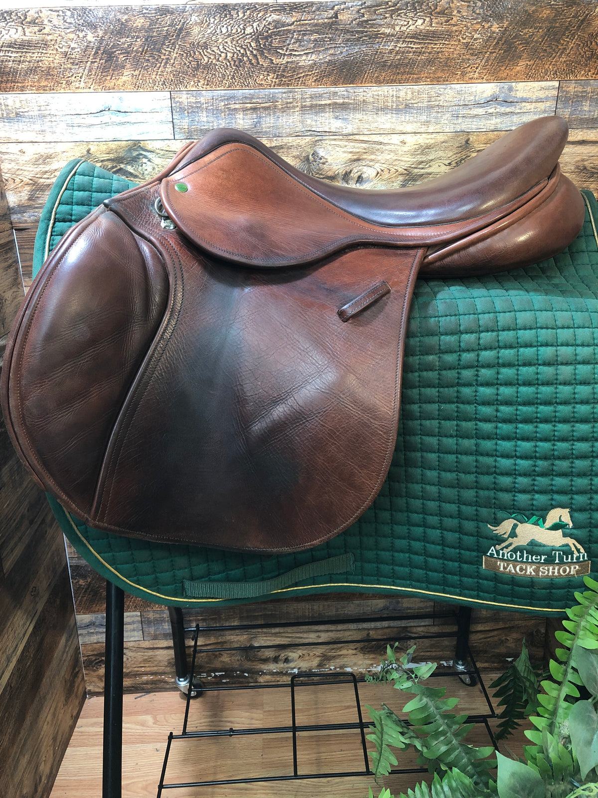 17.5" County Innovation Close Contact