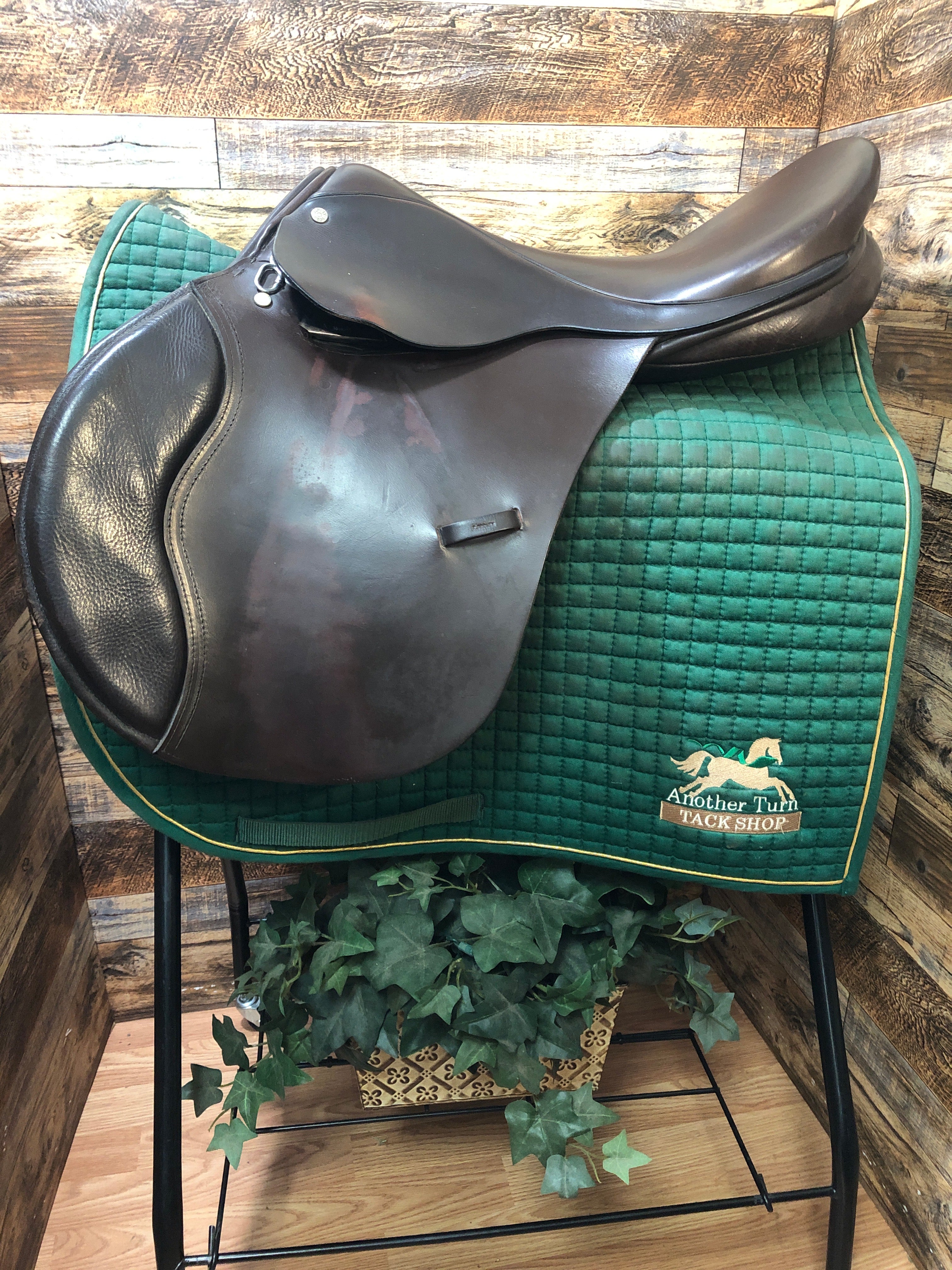 18" Berney Brothers Close Contact Saddle