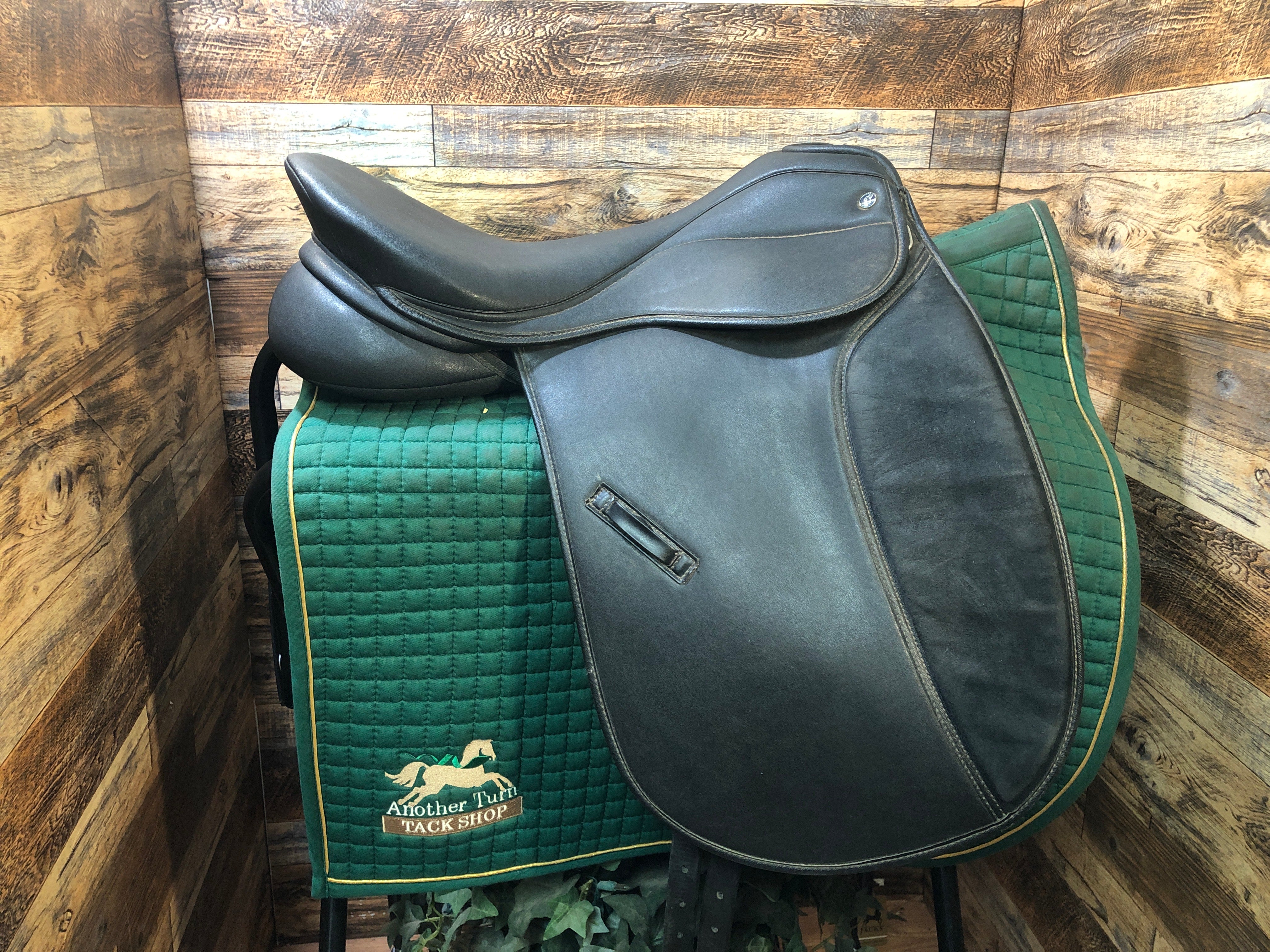 18" Thorowgood Synthetic Dressage Saddle