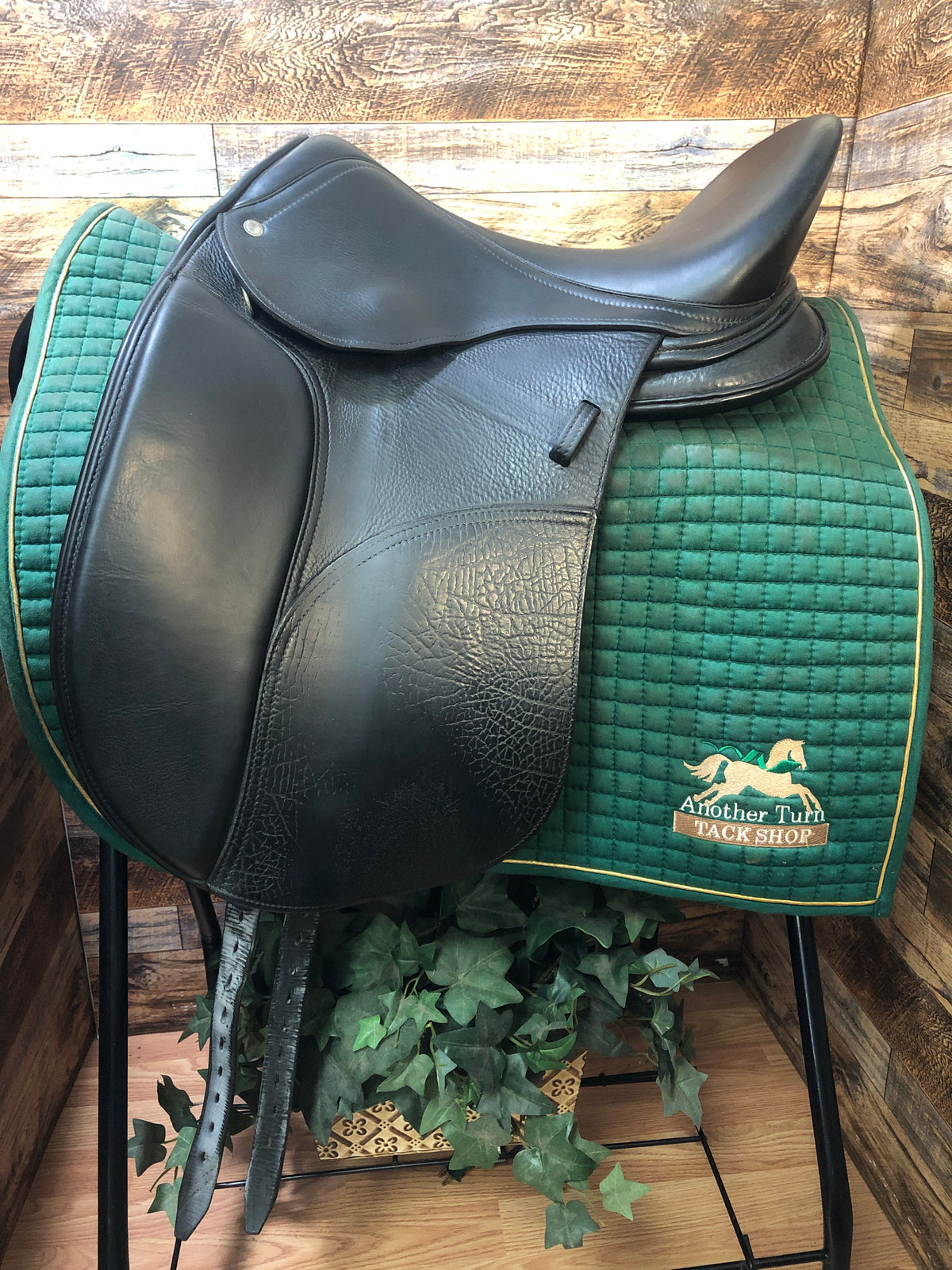 17.5" Schleese Continuum Dressage Saddle