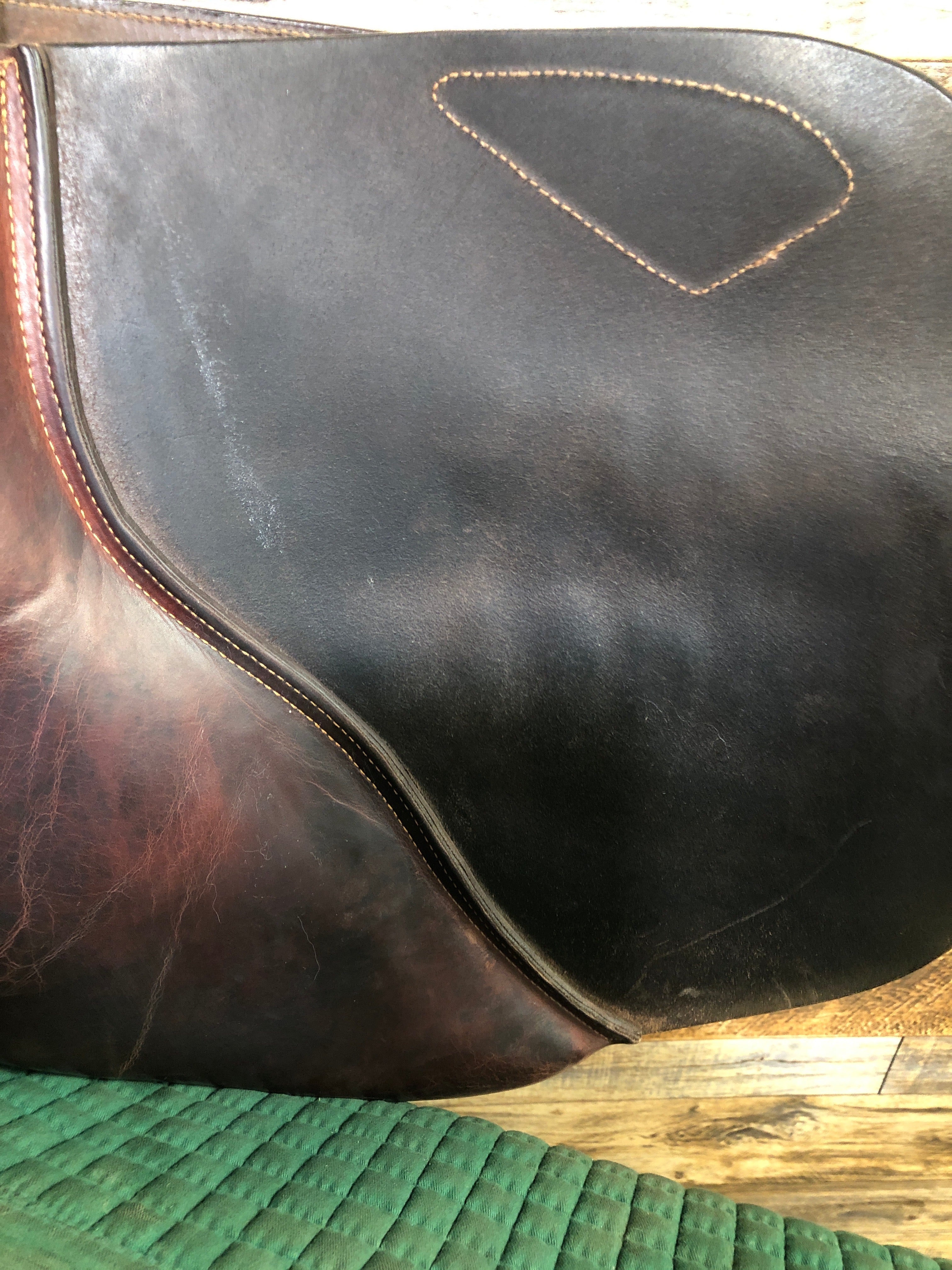 17.5" CWD 2Gs Close Contact Saddle