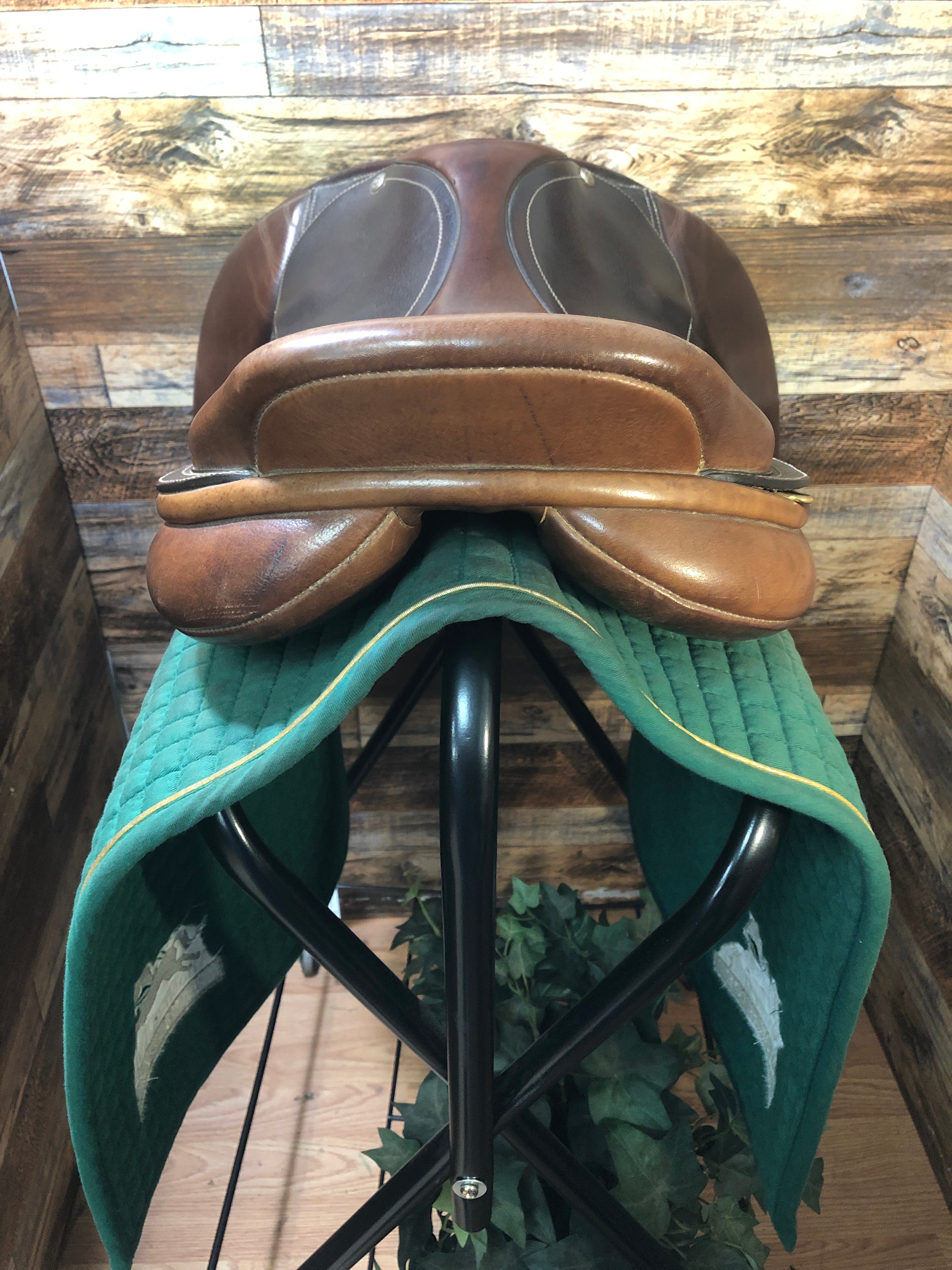17.5" Collegiate Close Contact Saddle