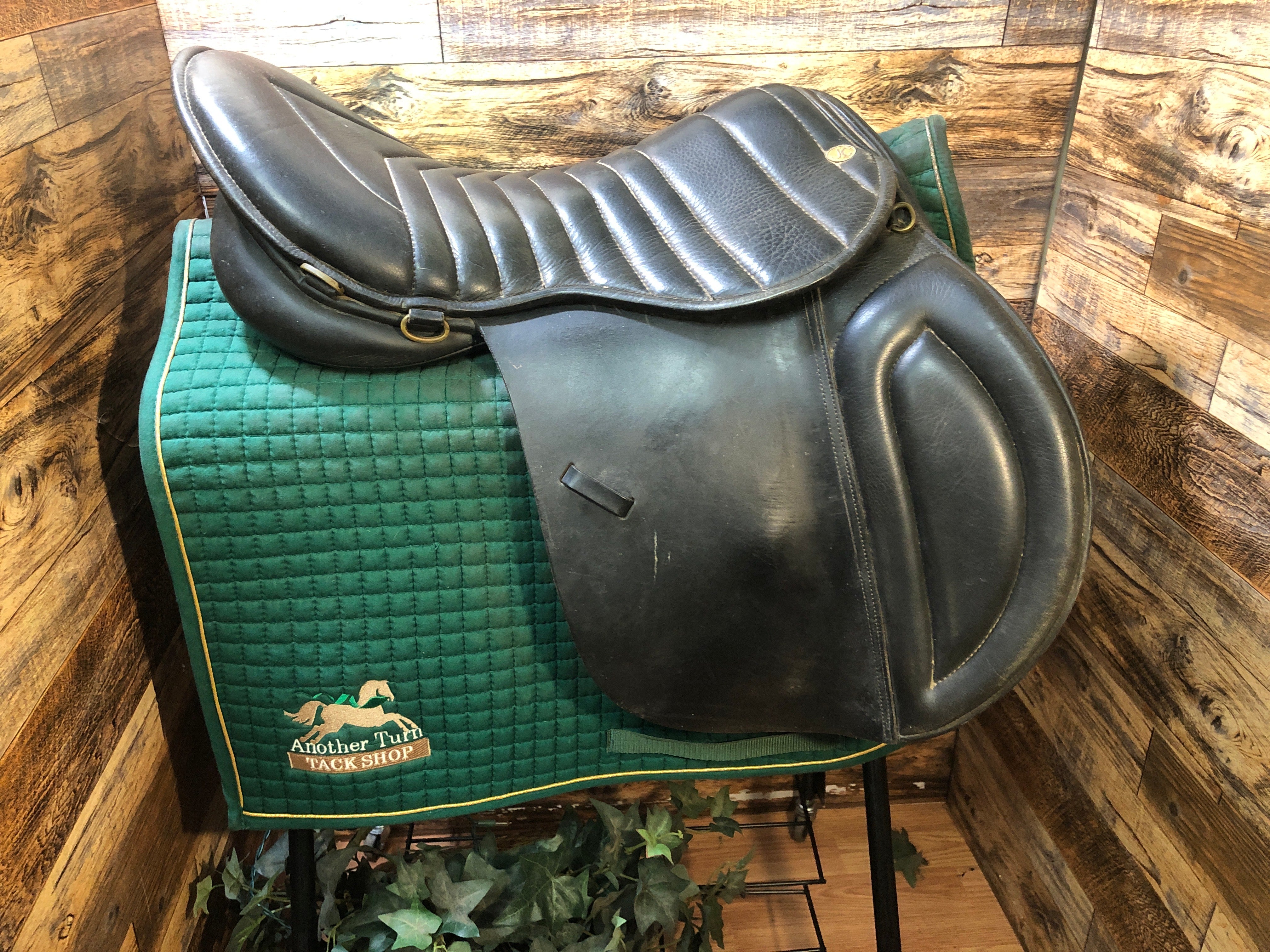 19" Jorge Canaves Trail Saddle