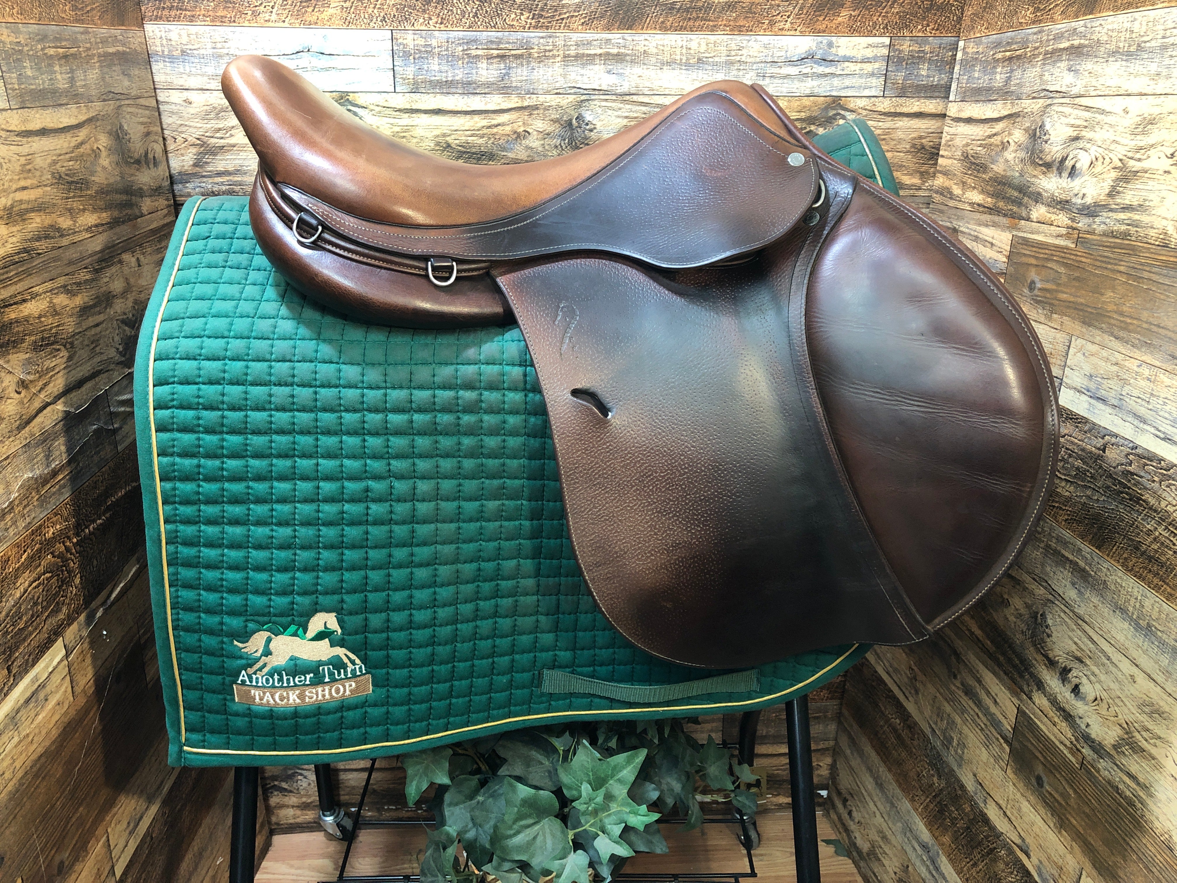 18" Antares Jump Saddle
