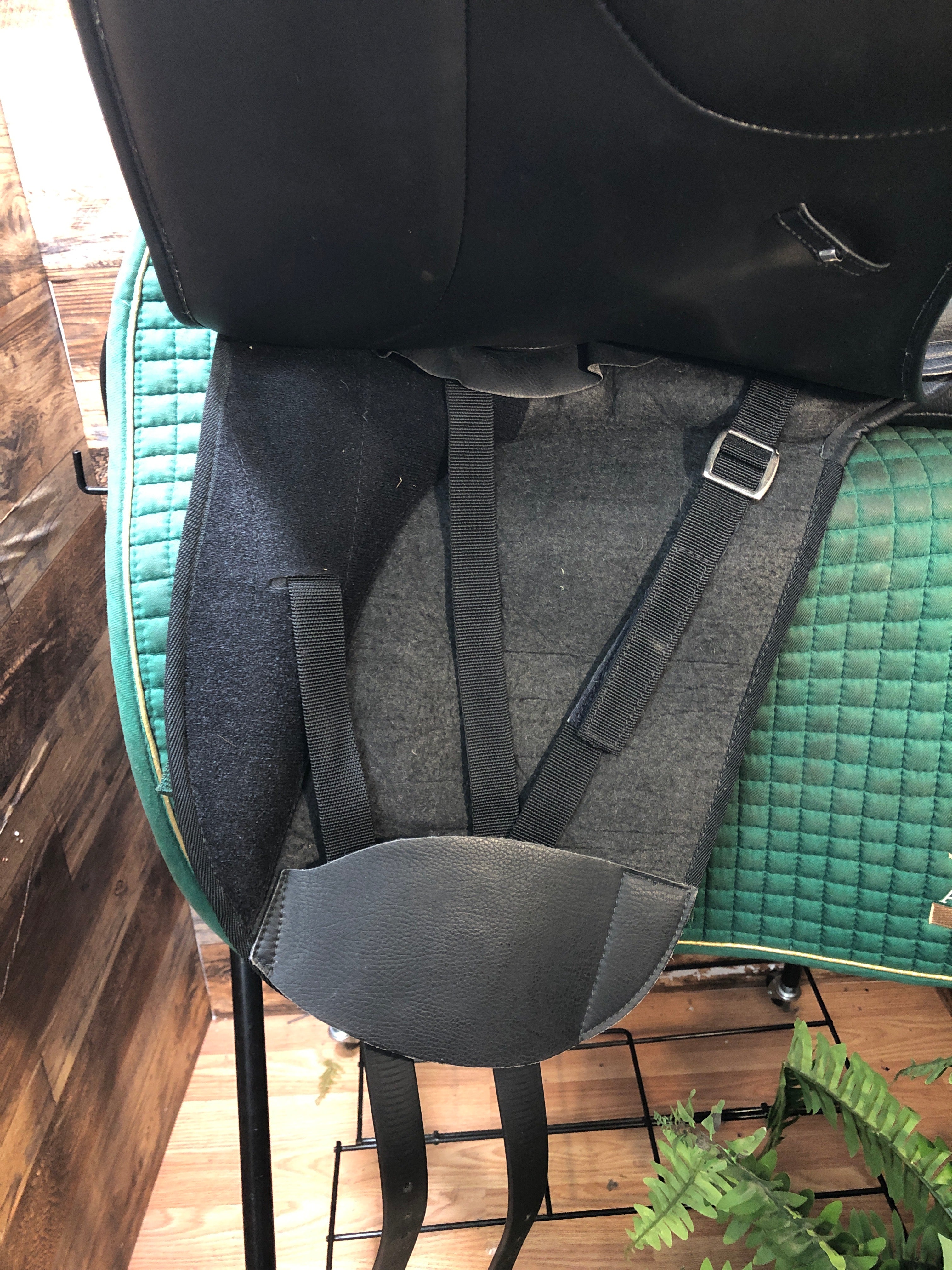 17.5" Excellent Dressage Saddle