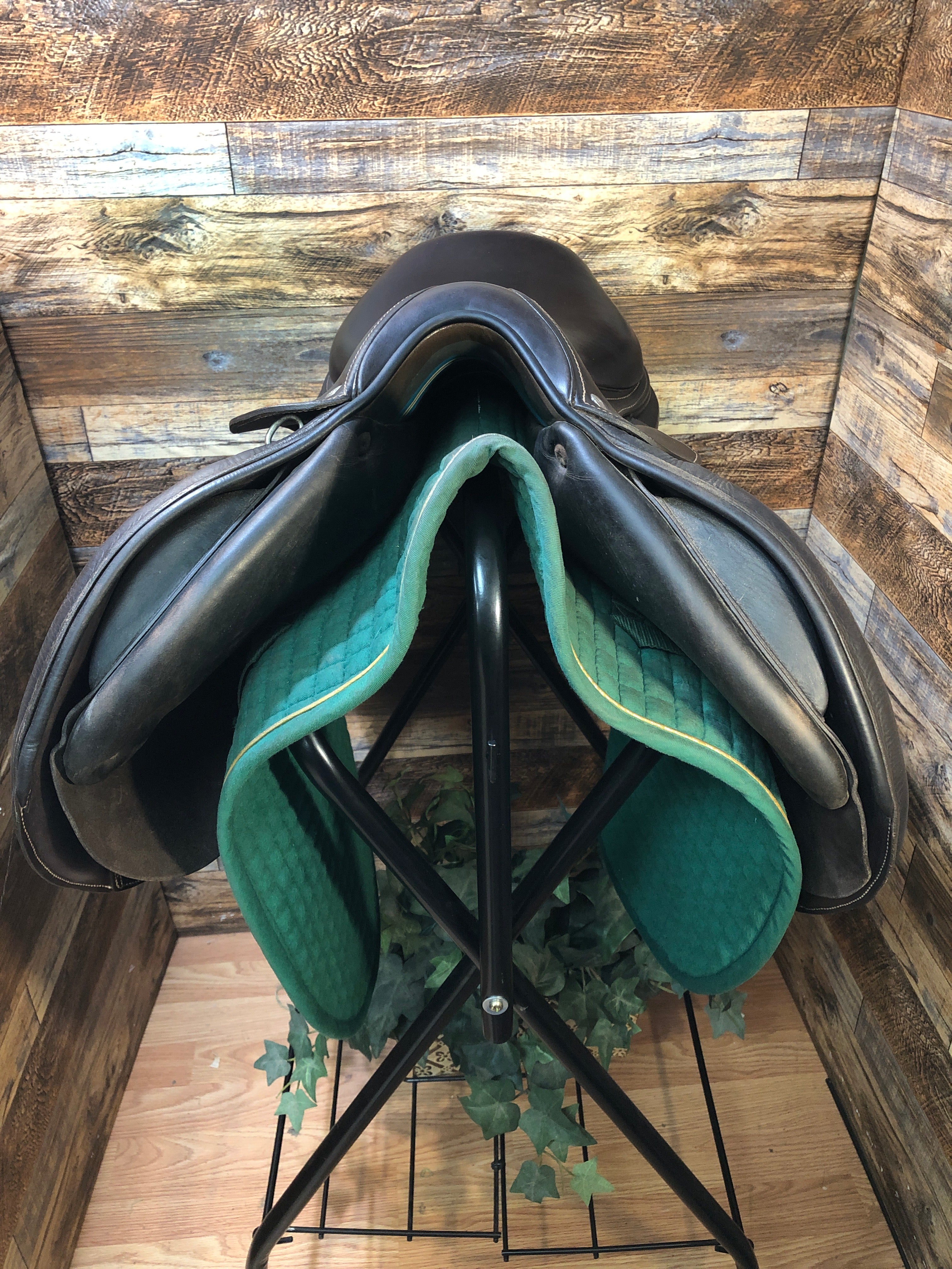 17" Voltaire Palm Beach Jump Saddle
