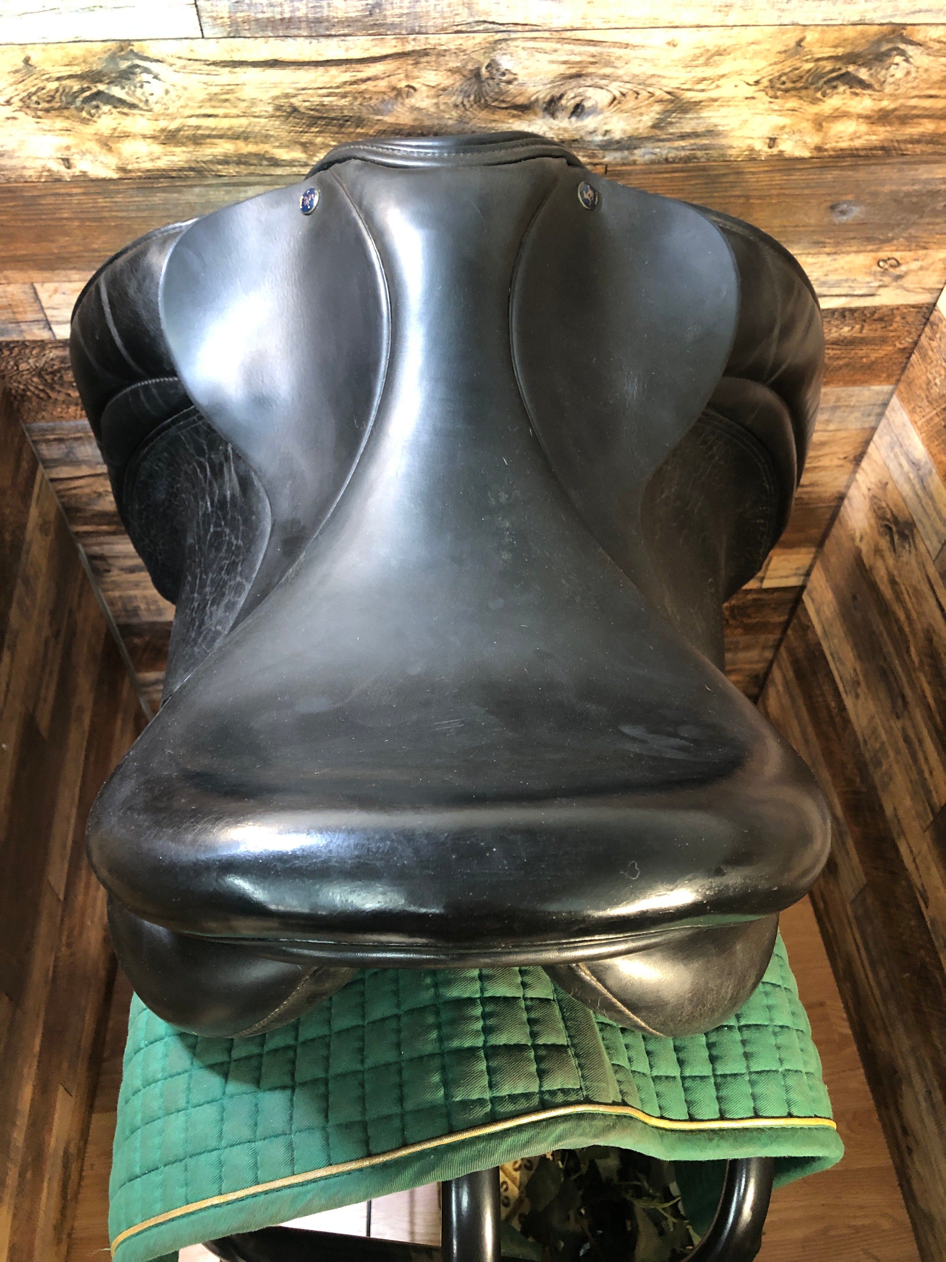 18" Hulsebos Dressage Saddle