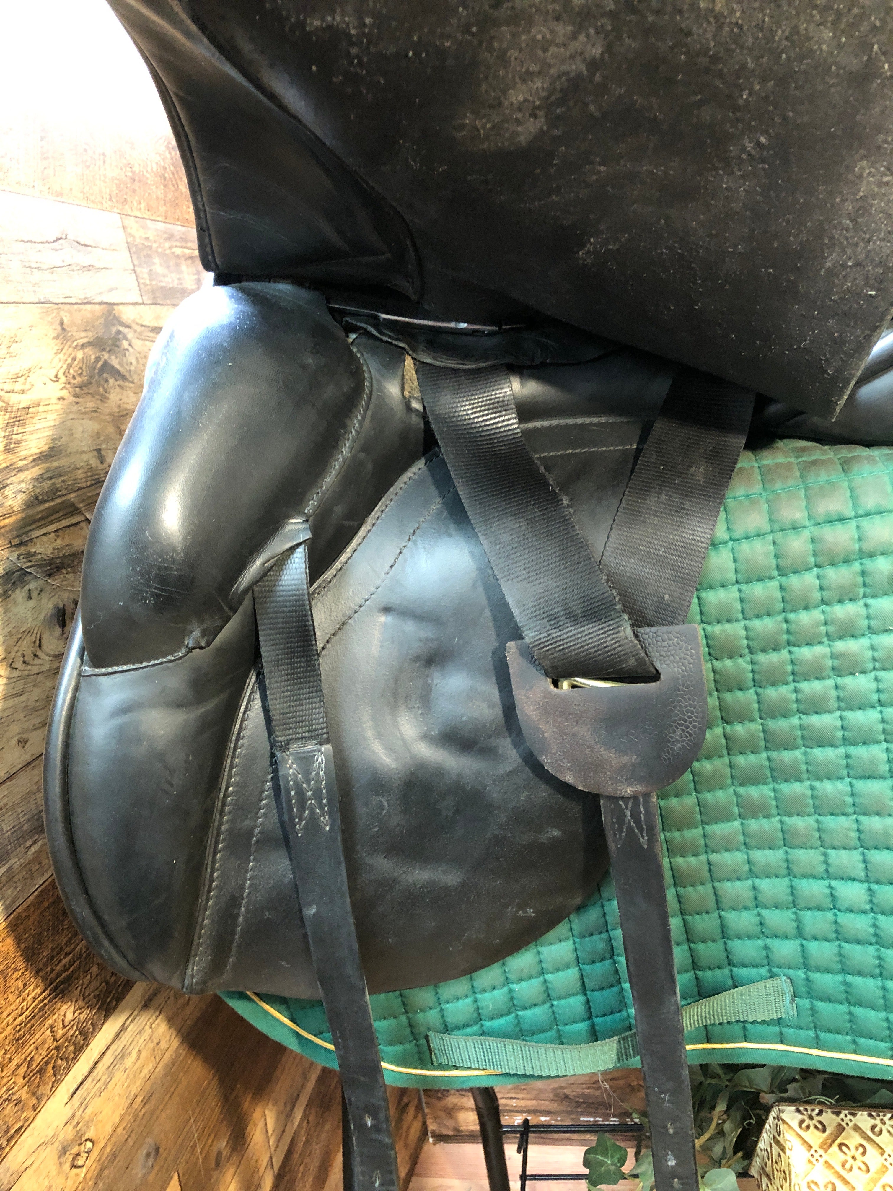18" Hulsebos Dressage Saddle