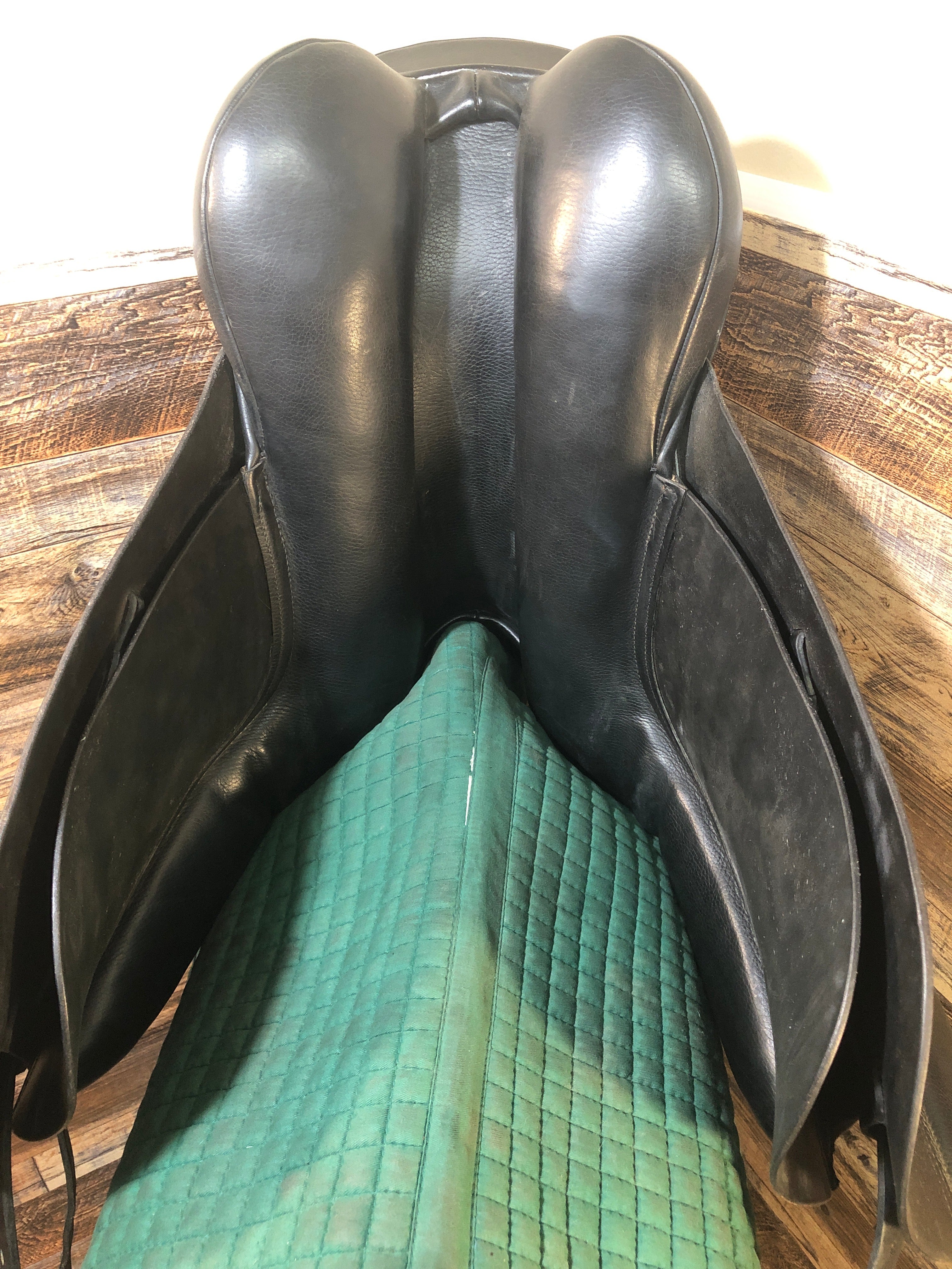 17" County Connect Dressage Saddle