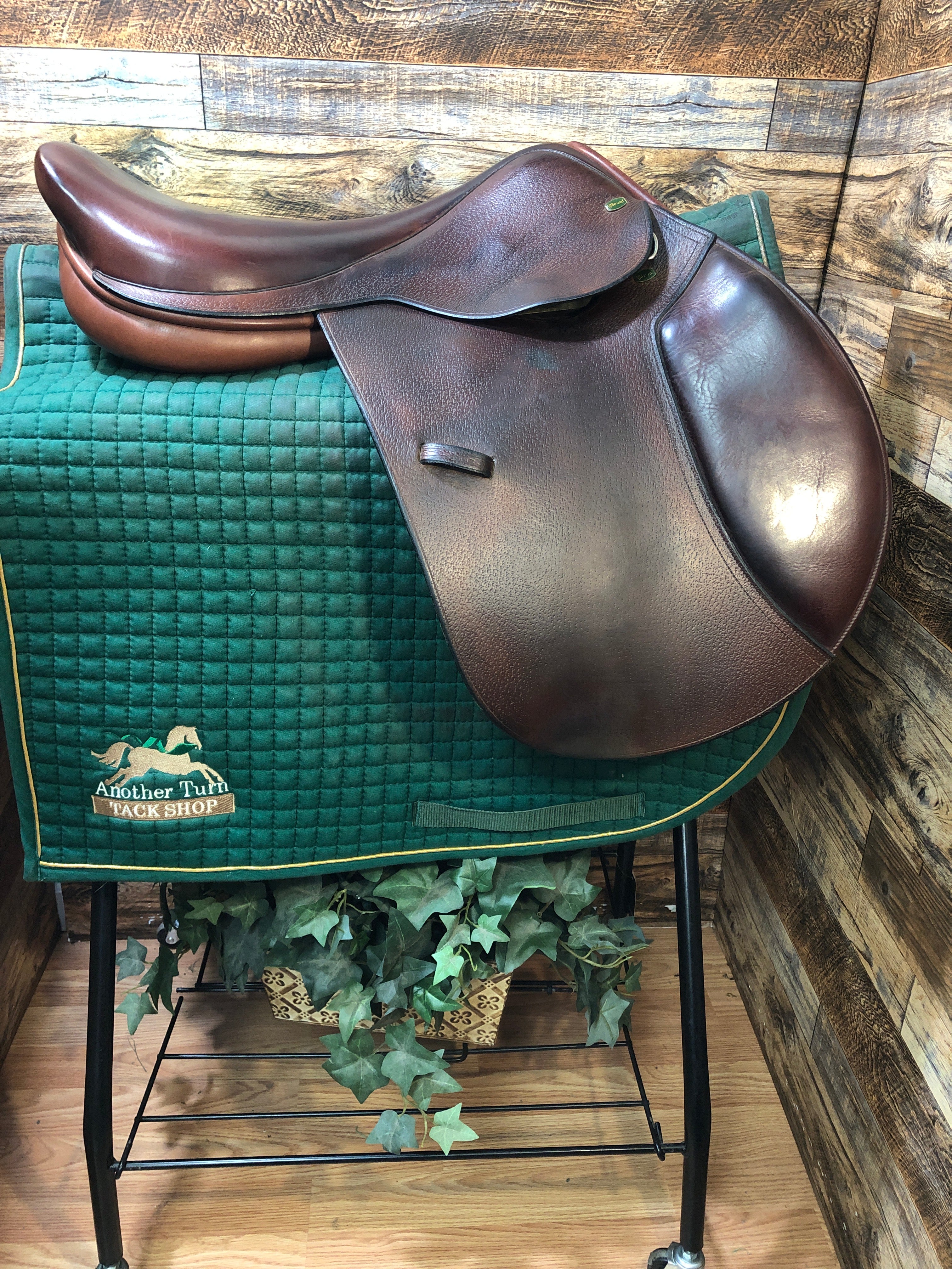 17" Beval "Natural" Close Contact Saddle