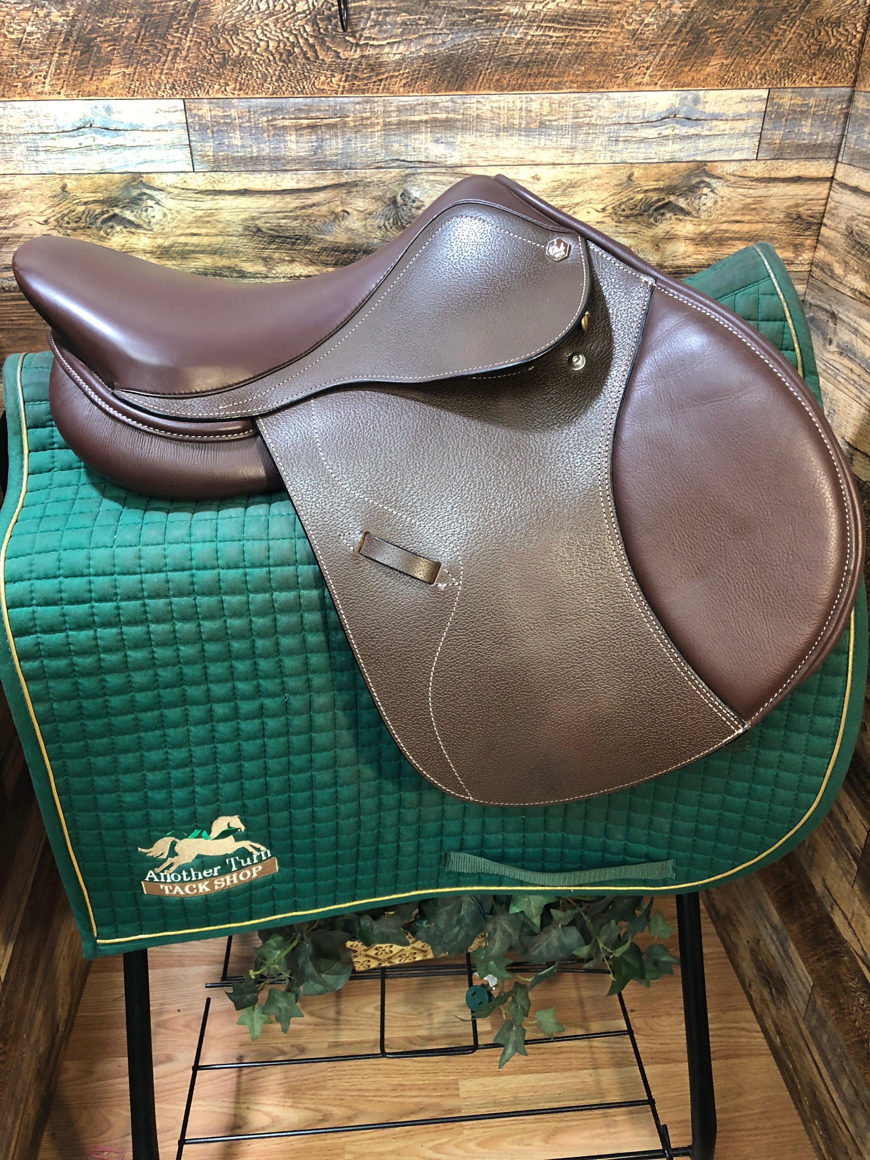 15.75" HDR Club Close Contact Saddle