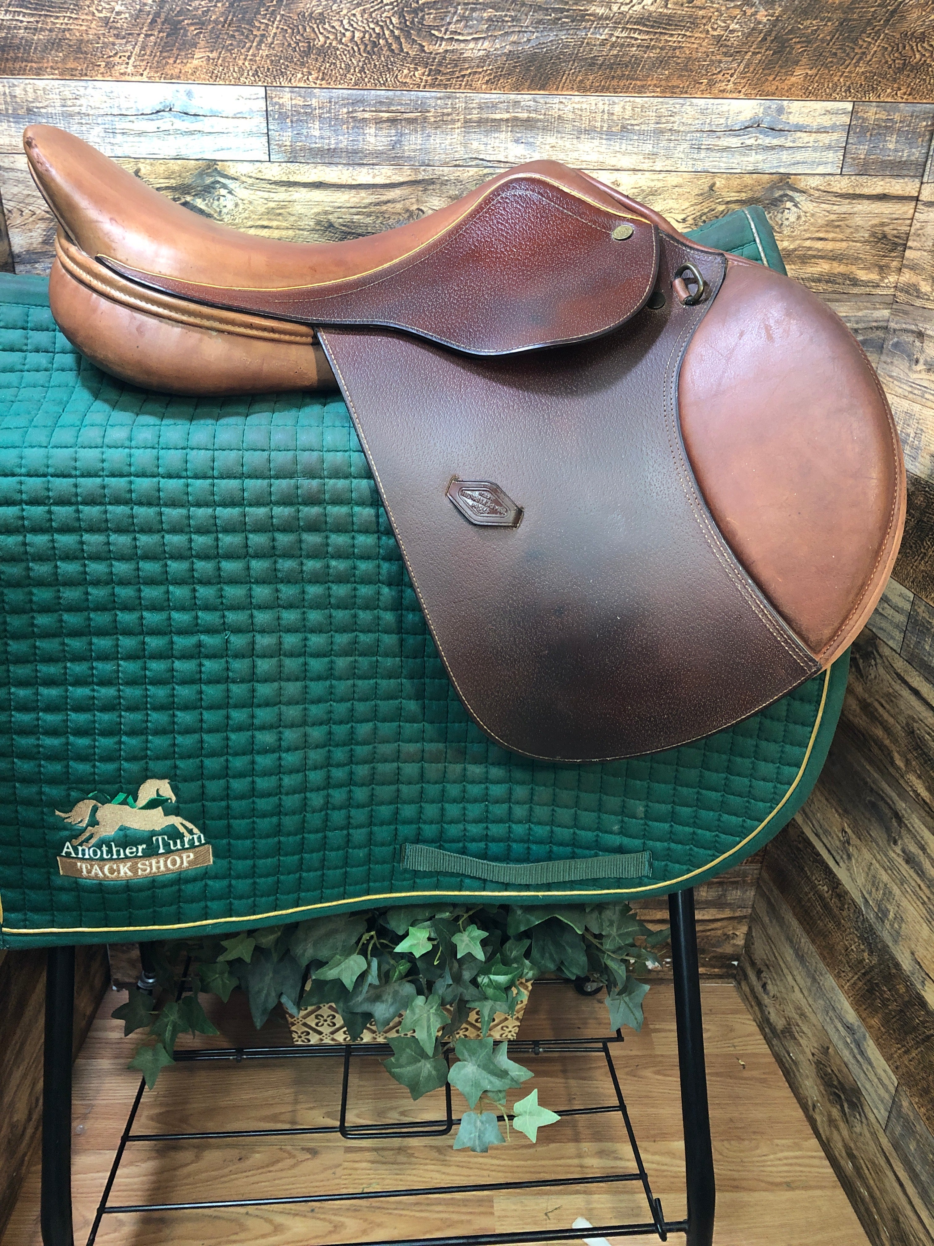 17" HDR Pro Show CC Saddle