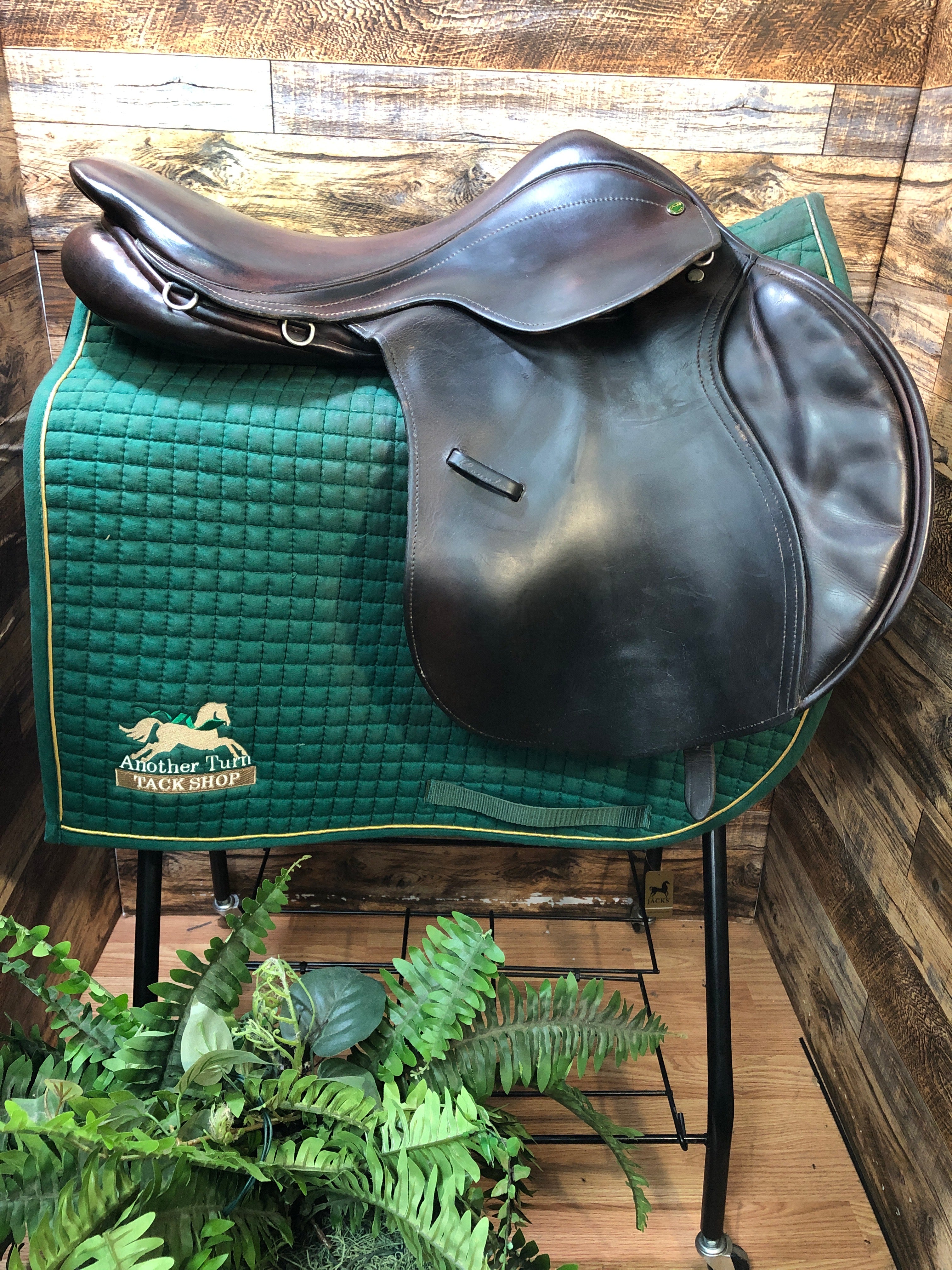 18" County Conquest Jump Saddle