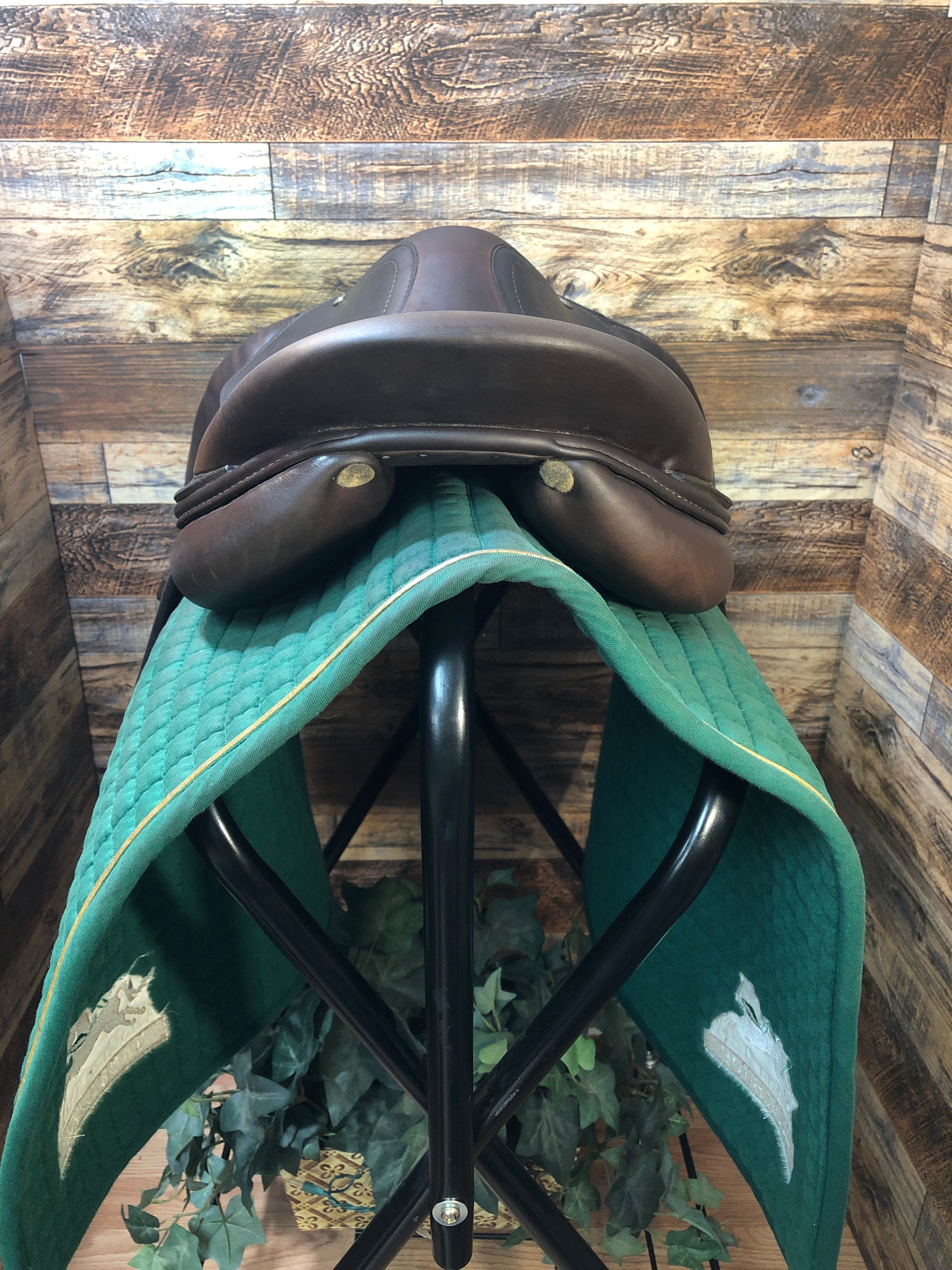 17" Antares Close Contact Saddle