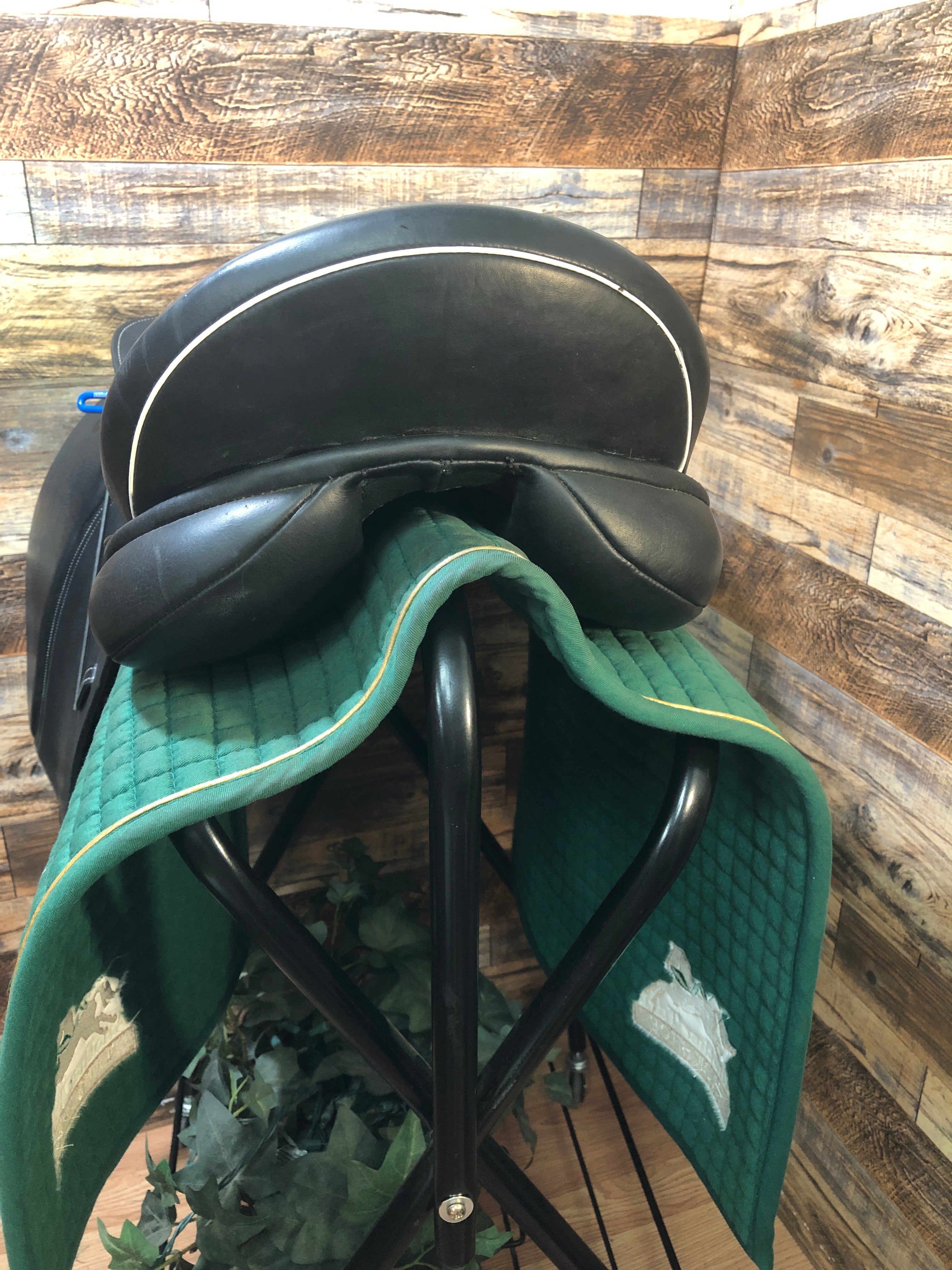 18" FMP Adjustable Fresian Aachen Dressage Saddle