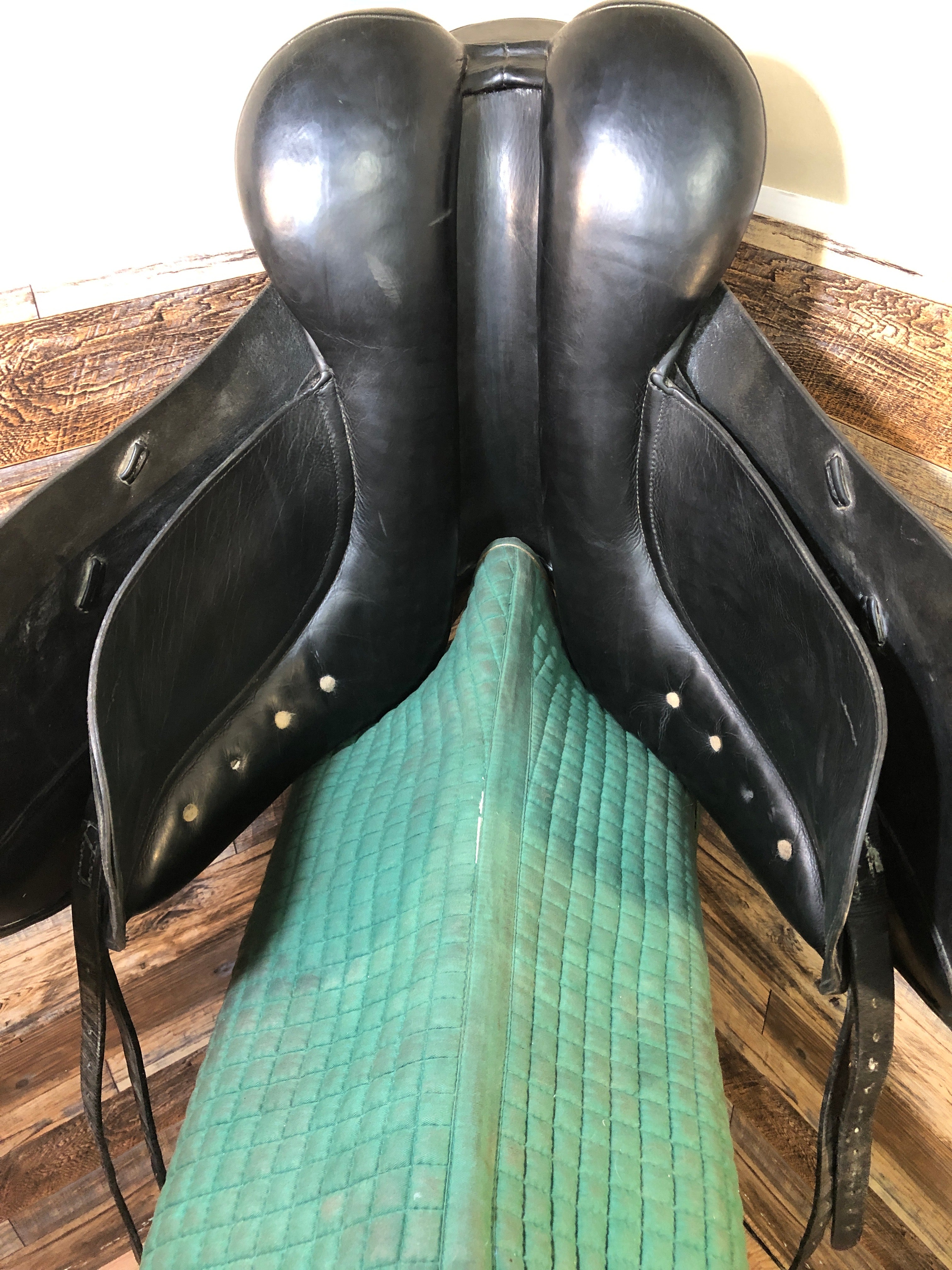 18" Albion SLK Dressage Saddle 5" tree/17" flap/12.5 flap w